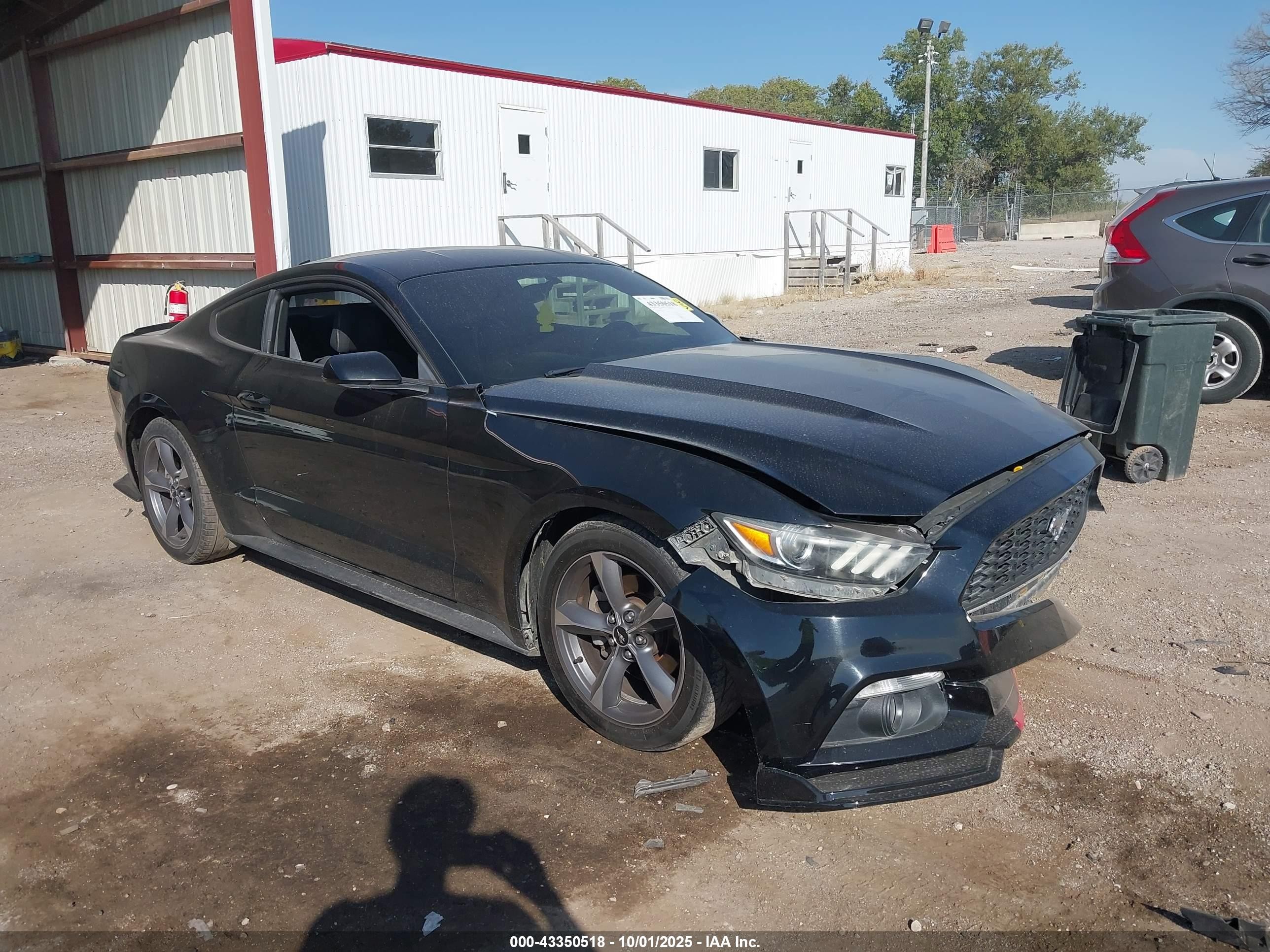 2015 Ford Mustang V6, VIN 1FA6P8AM6F5338378 — Front end