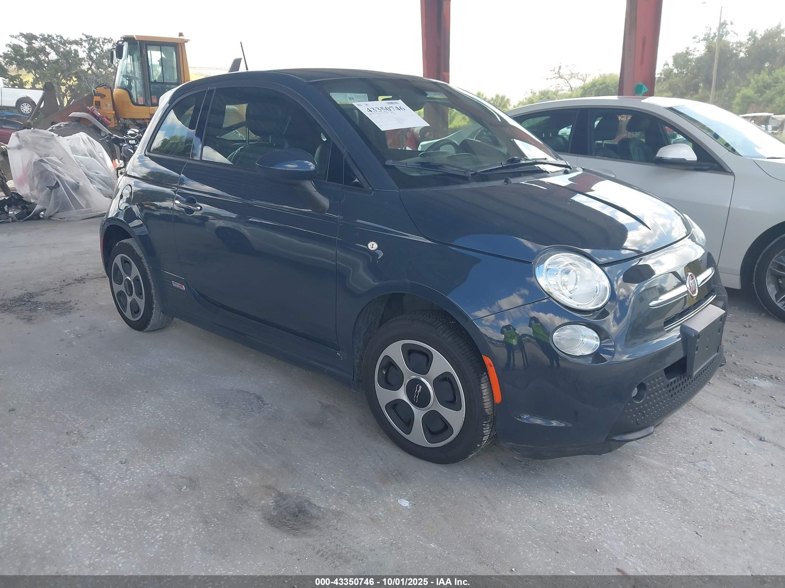2018 FIAT 500e, VIN 3C3CFFGE0JT377338 — Rear end