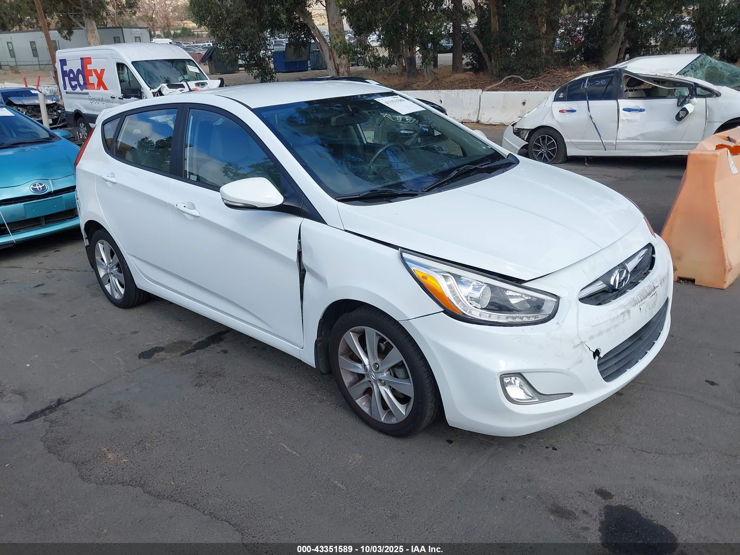 2014 Hyundai Accent SE, VIN KMHCU5AE2EU170400 — All over
