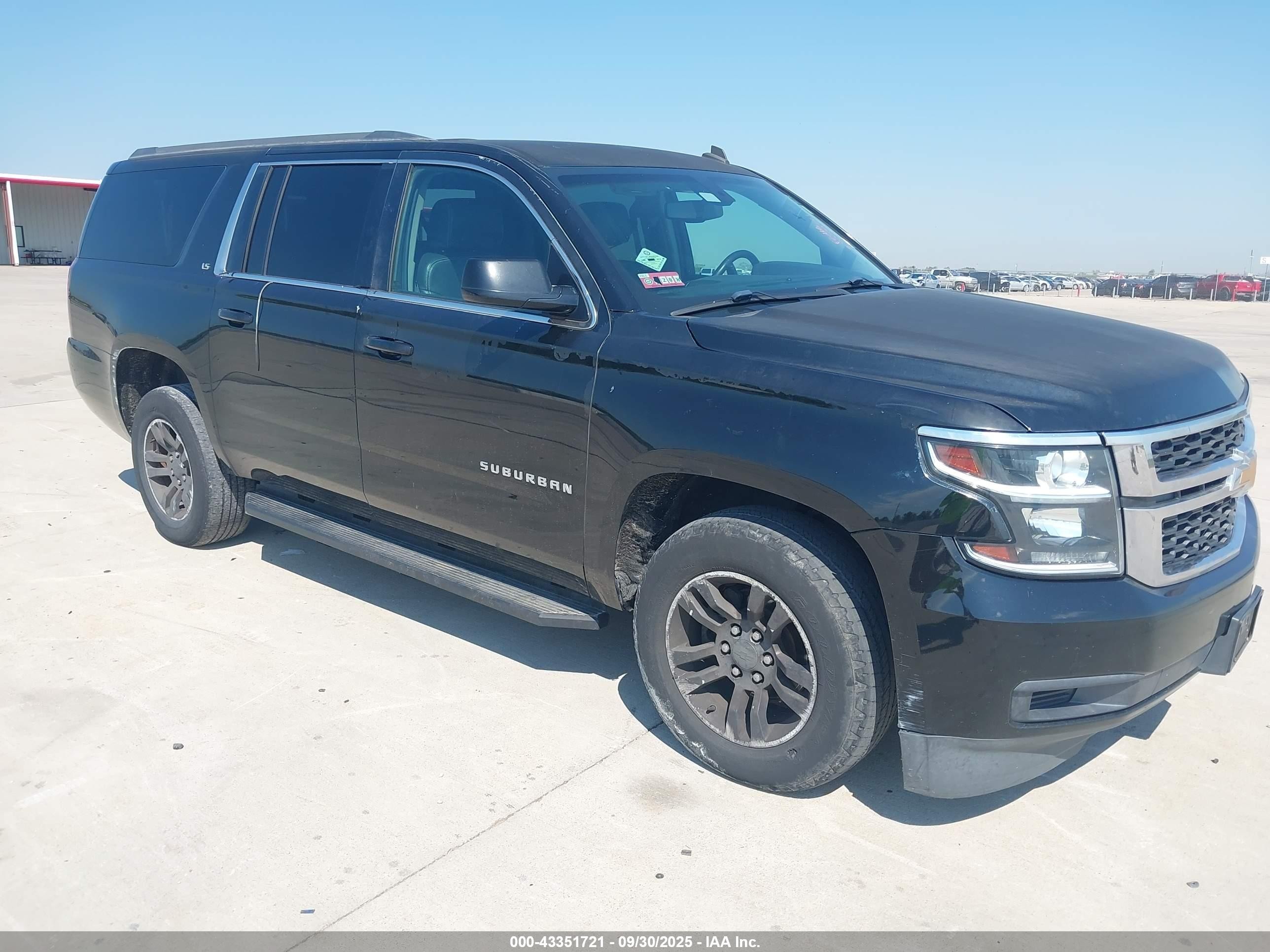 2015 Chevrolet Suburban LS, VIN 1GNSCHKC4FR176521 — Side