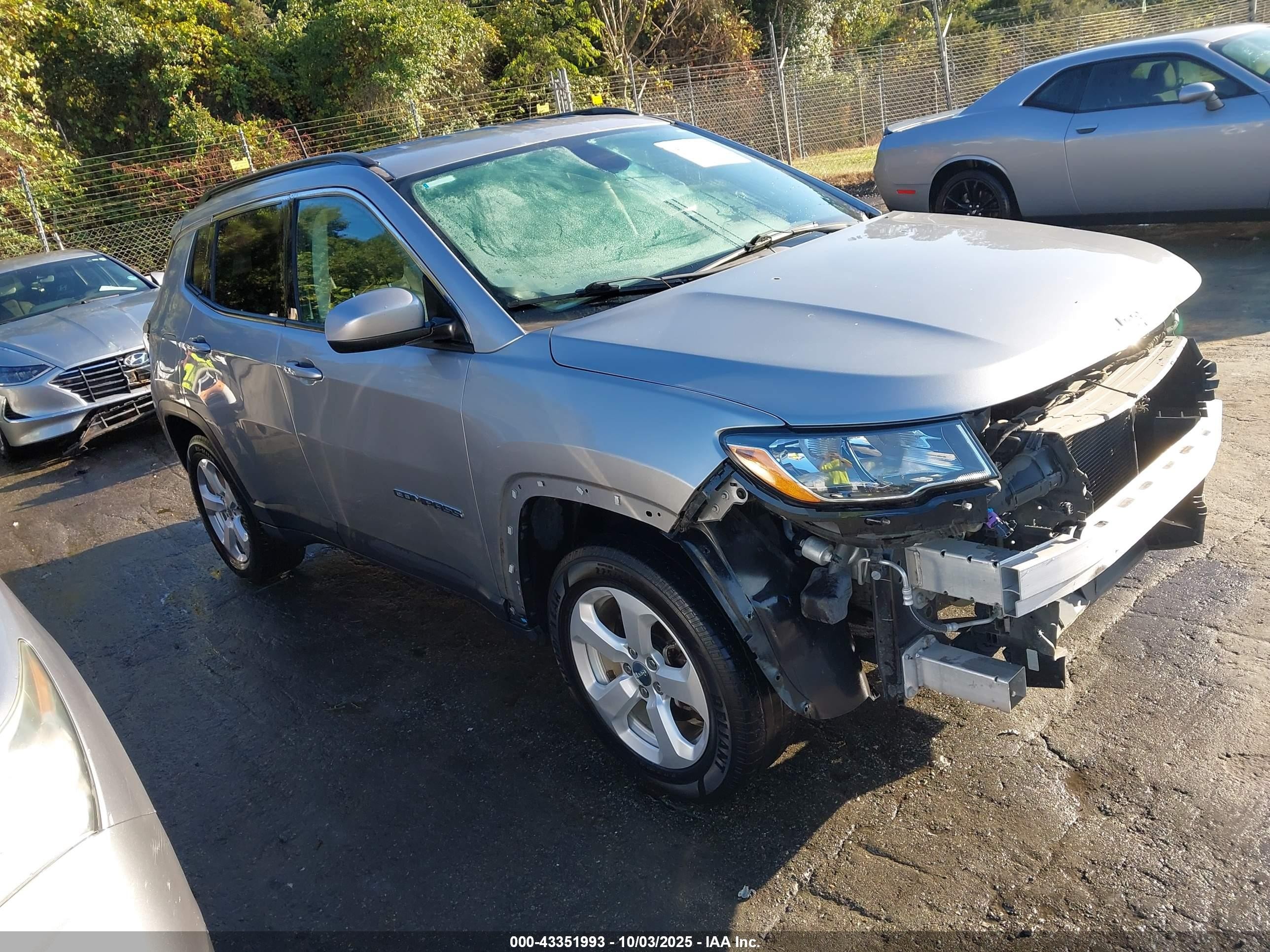 2018 Jeep Compass Latitude, VIN 3C4NJCBB3JT362489 — Front end