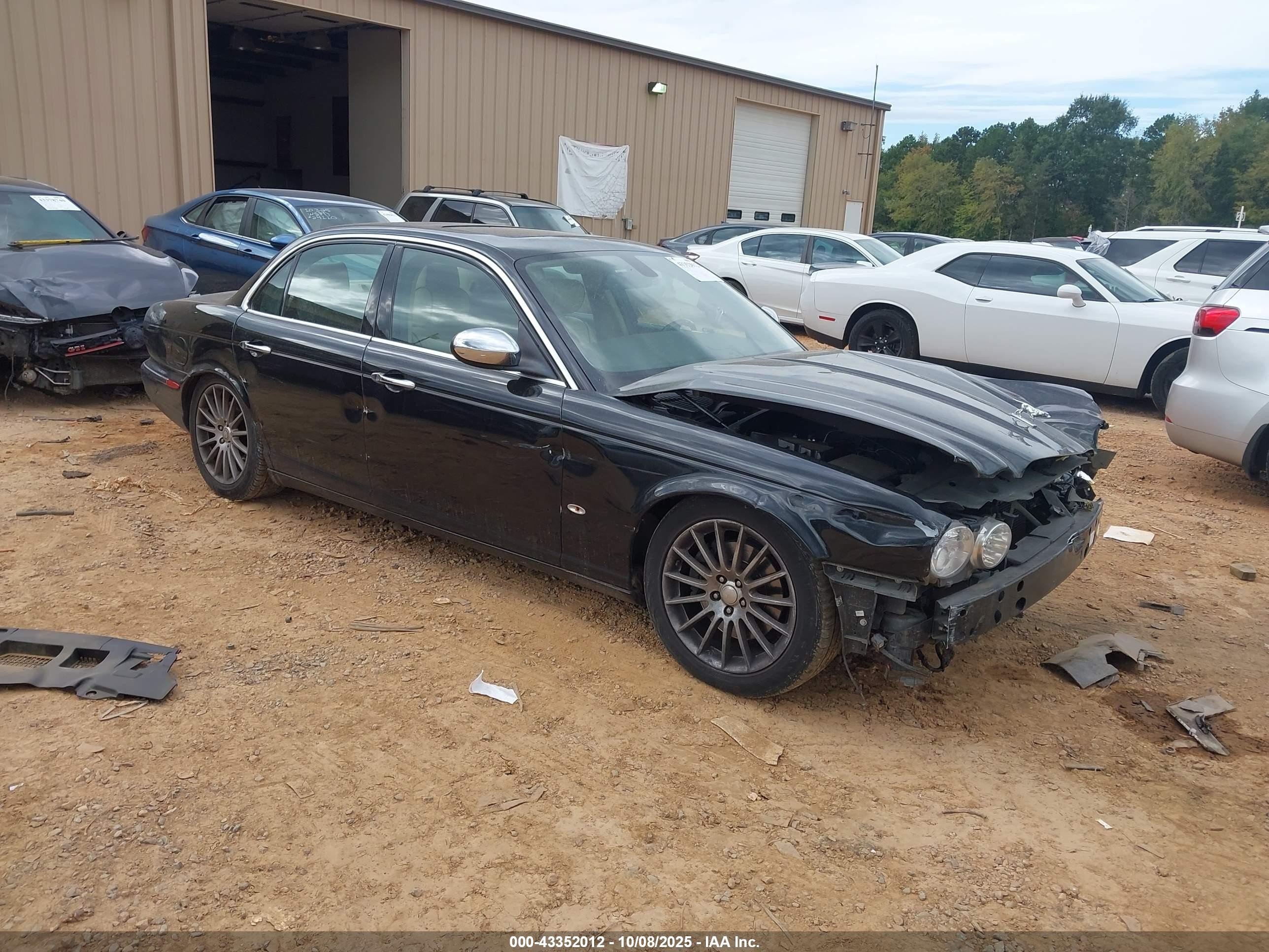 2007 Jaguar XJ Series XJ8, VIN SAJWA71B07SH12611 — Front end