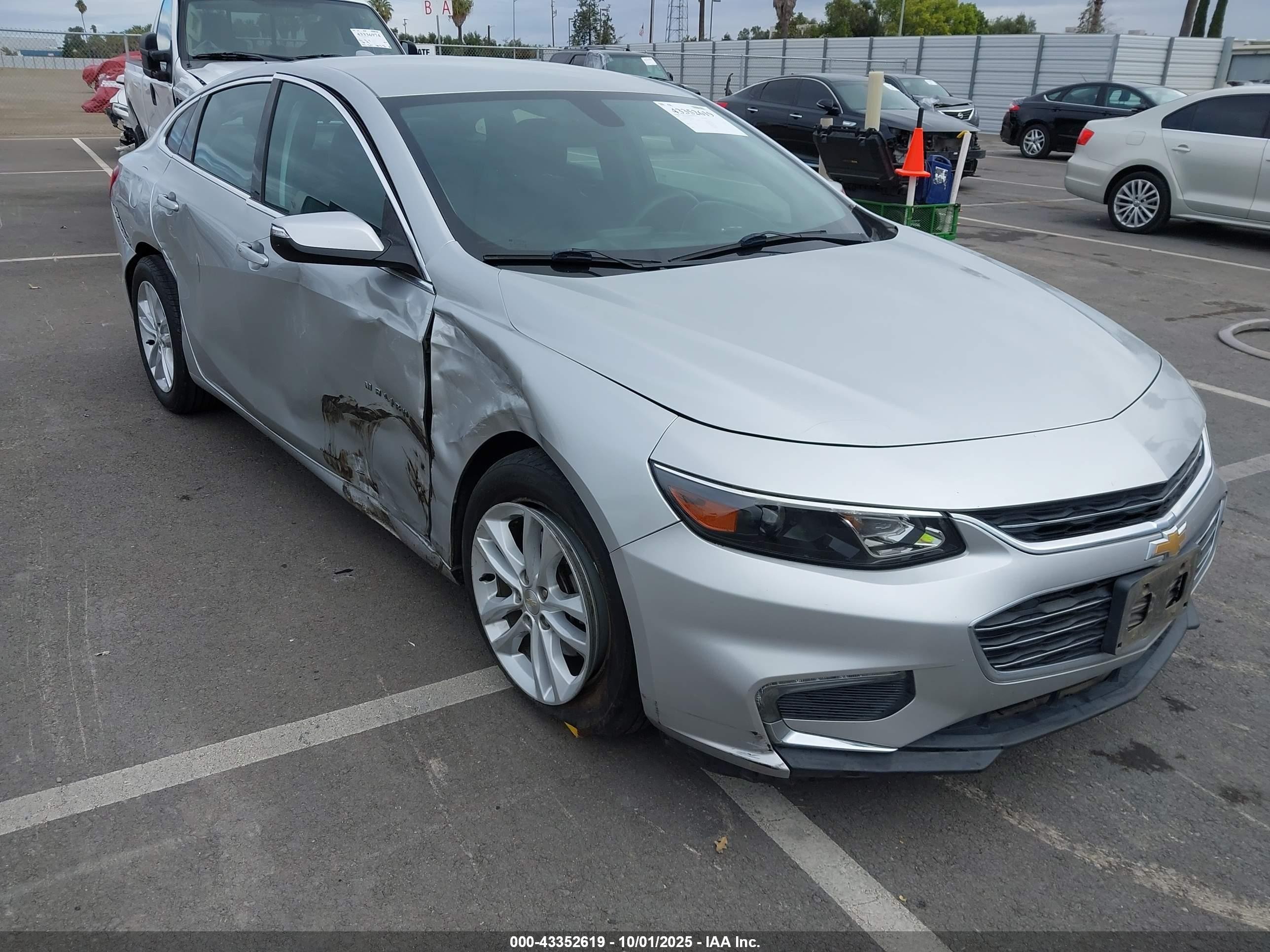 2017 Chevrolet Malibu LT, VIN 1G1ZE5ST7HF189583 — Side