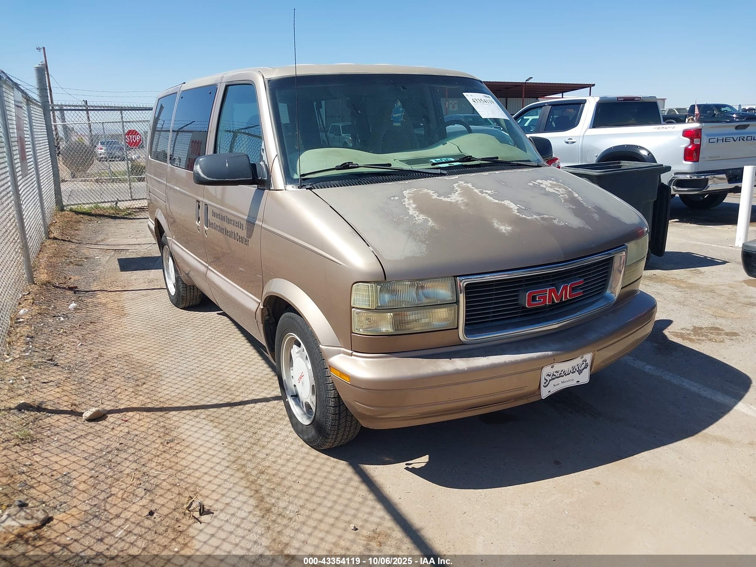 2004 GMC Safari, VIN 1GKDM19X54B502688 — Side