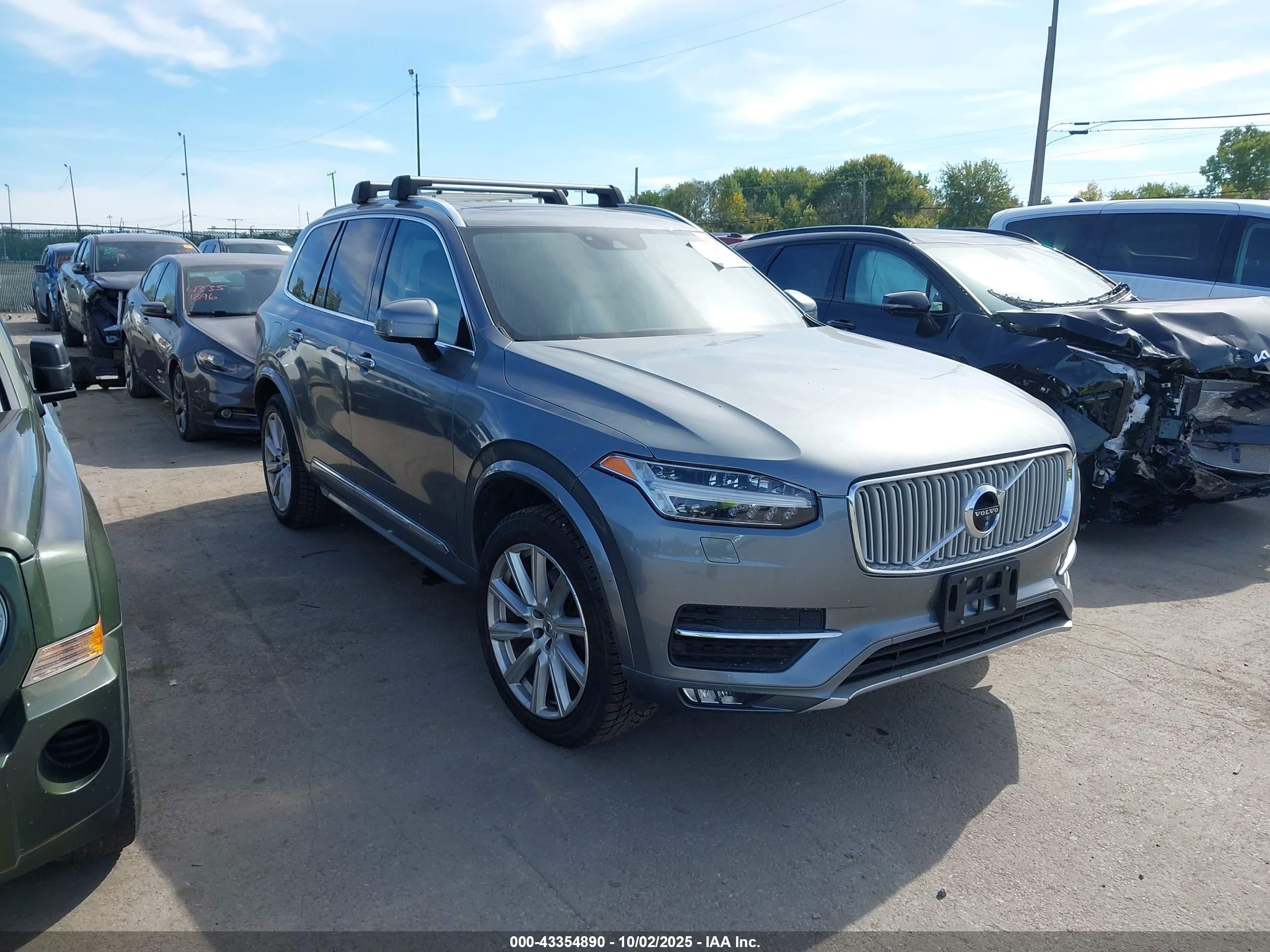 2016 Volvo XC90 T6 Inscription, VIN YV4A22PL1G1024058 — Vandalism