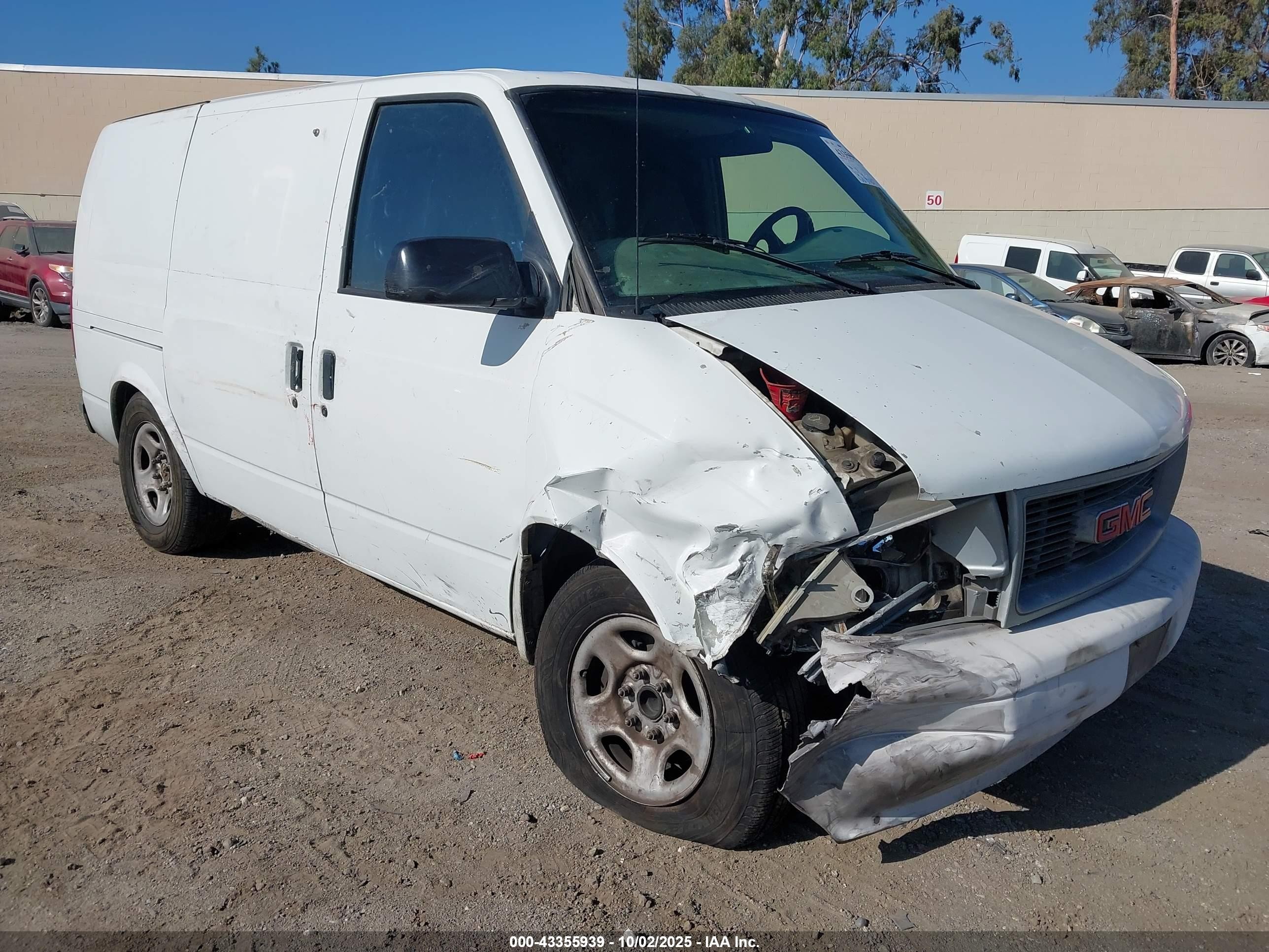 2003 GMC Safari Cargo, VIN 1GTDM19X63B510650 — Front end