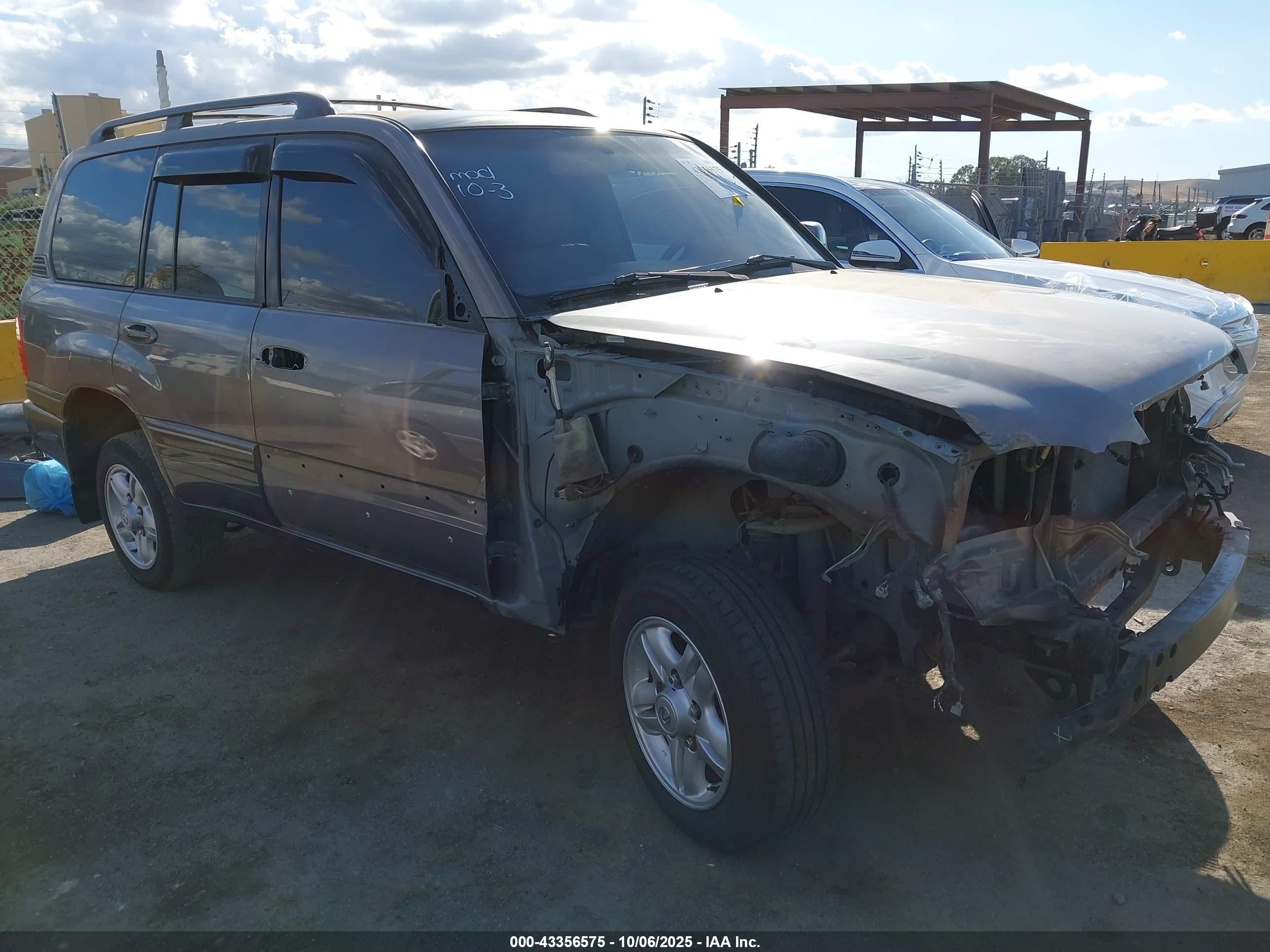 1998 Lexus LX 470, VIN JT6HT00W7W0022589 — Перед