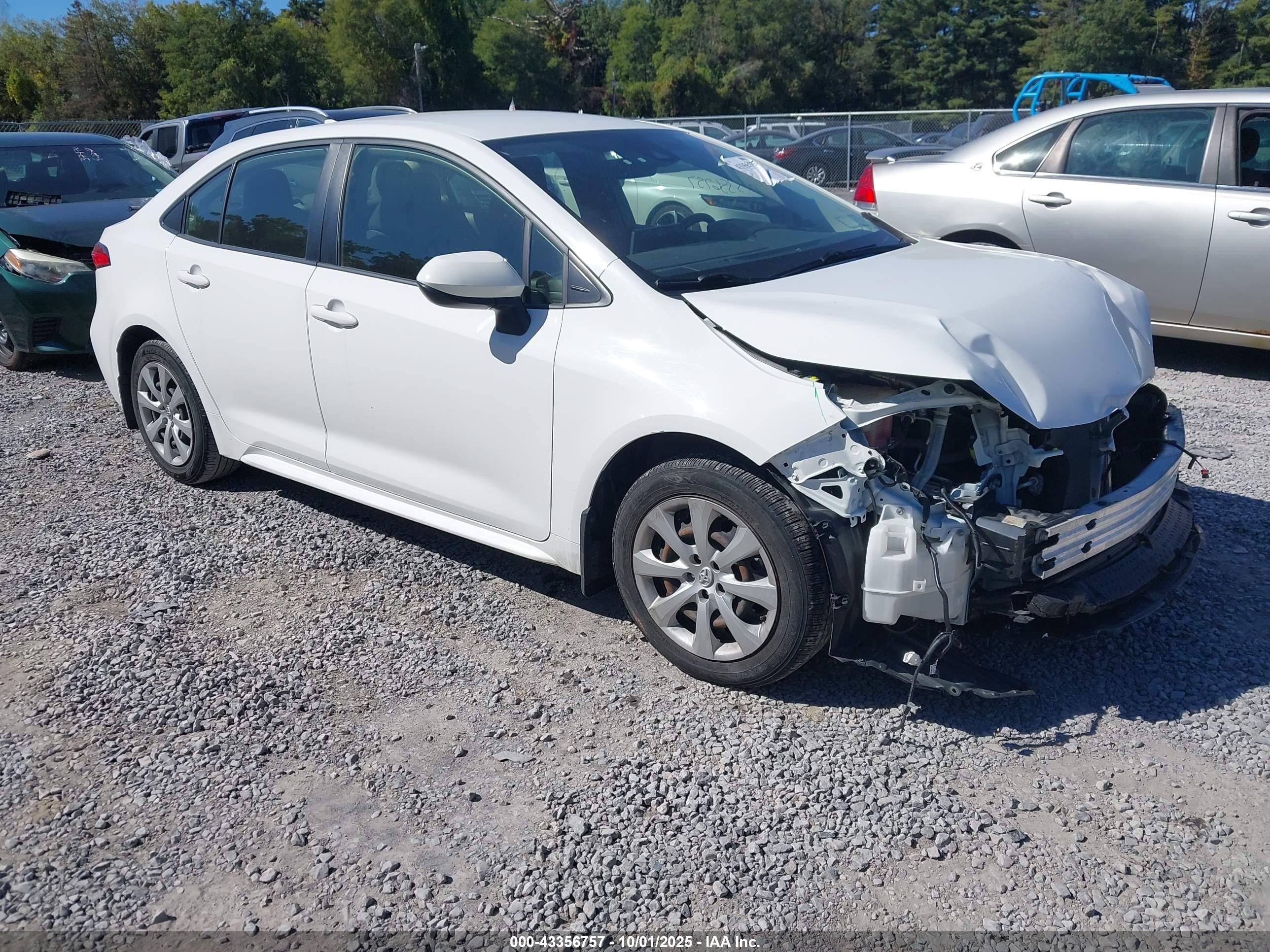 2021 Toyota Corolla LE, VIN JTDEPMAE0MJ174525 — Front end