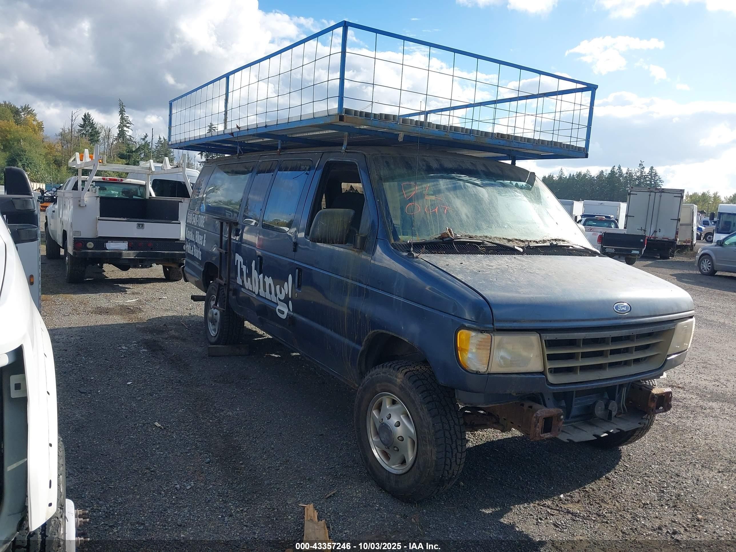 1996 Ford Econoline Wagon XL, VIN 1FBJS31H1THB07606 — Front end