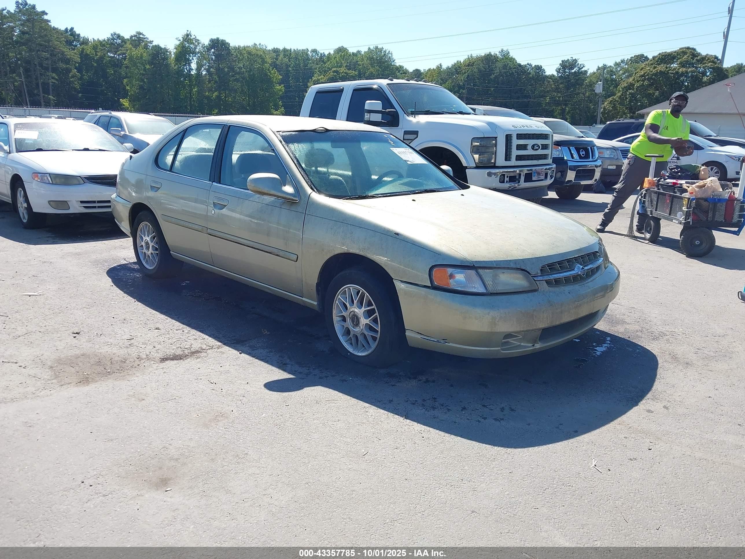 1999 Nissan Altima XE, VIN 1N4DL01D3XC258974 — Normal wear