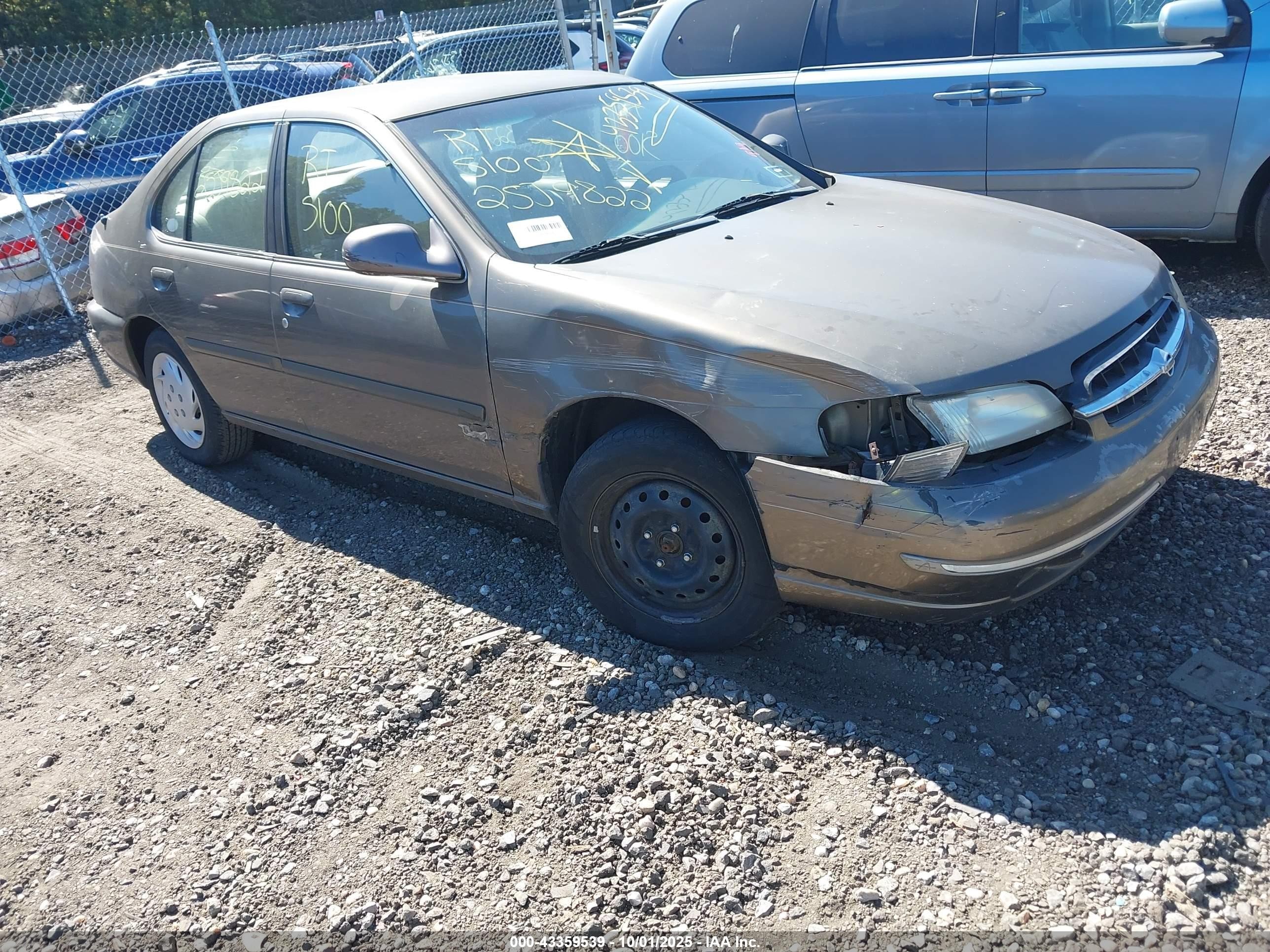 1999 Nissan Altima XE, VIN 1N4DL01DXXC191094 — Front end