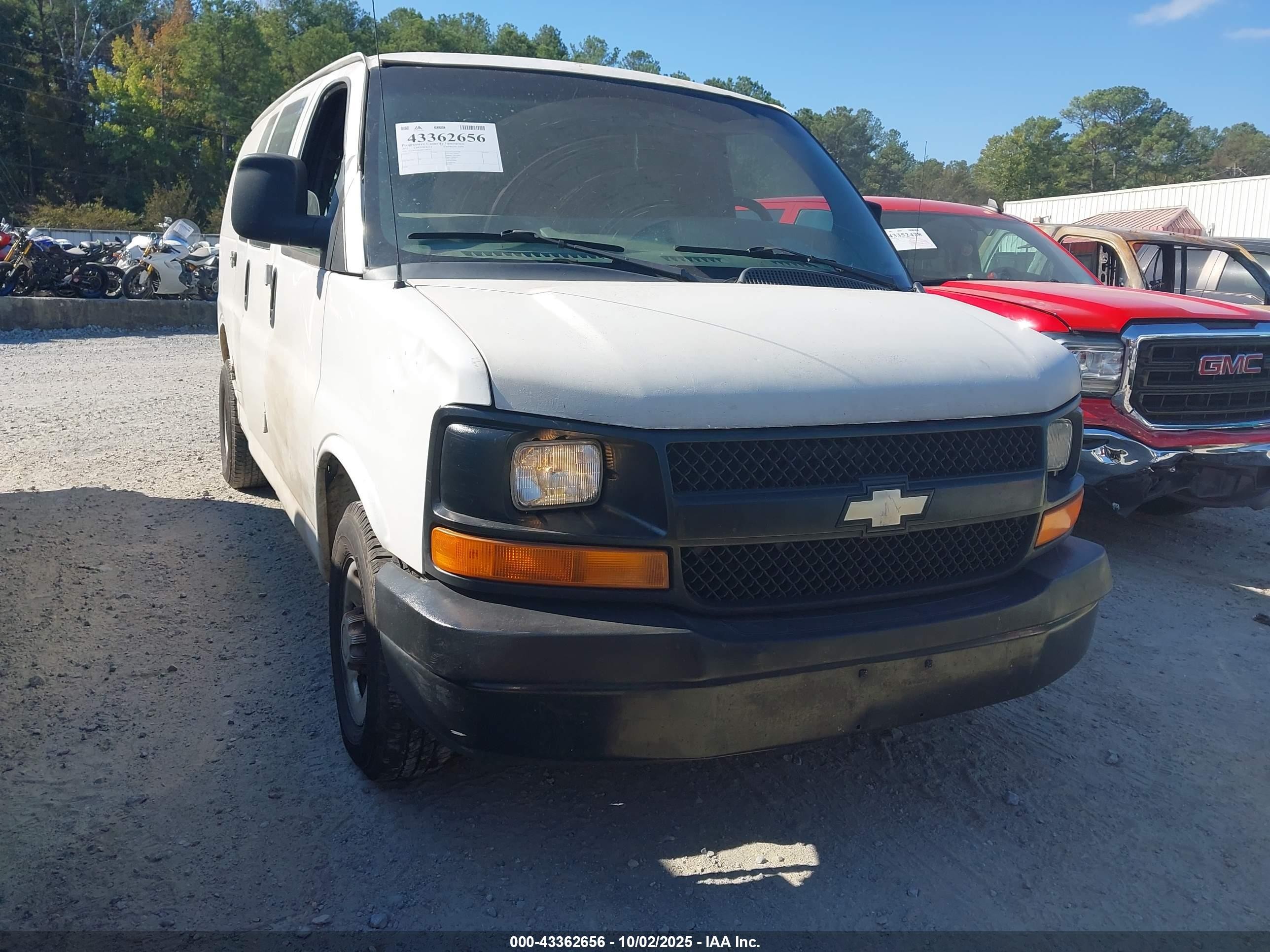 2011 Chevrolet Express 2500, VIN 1GCWGFBG8B1188752 — Rear end