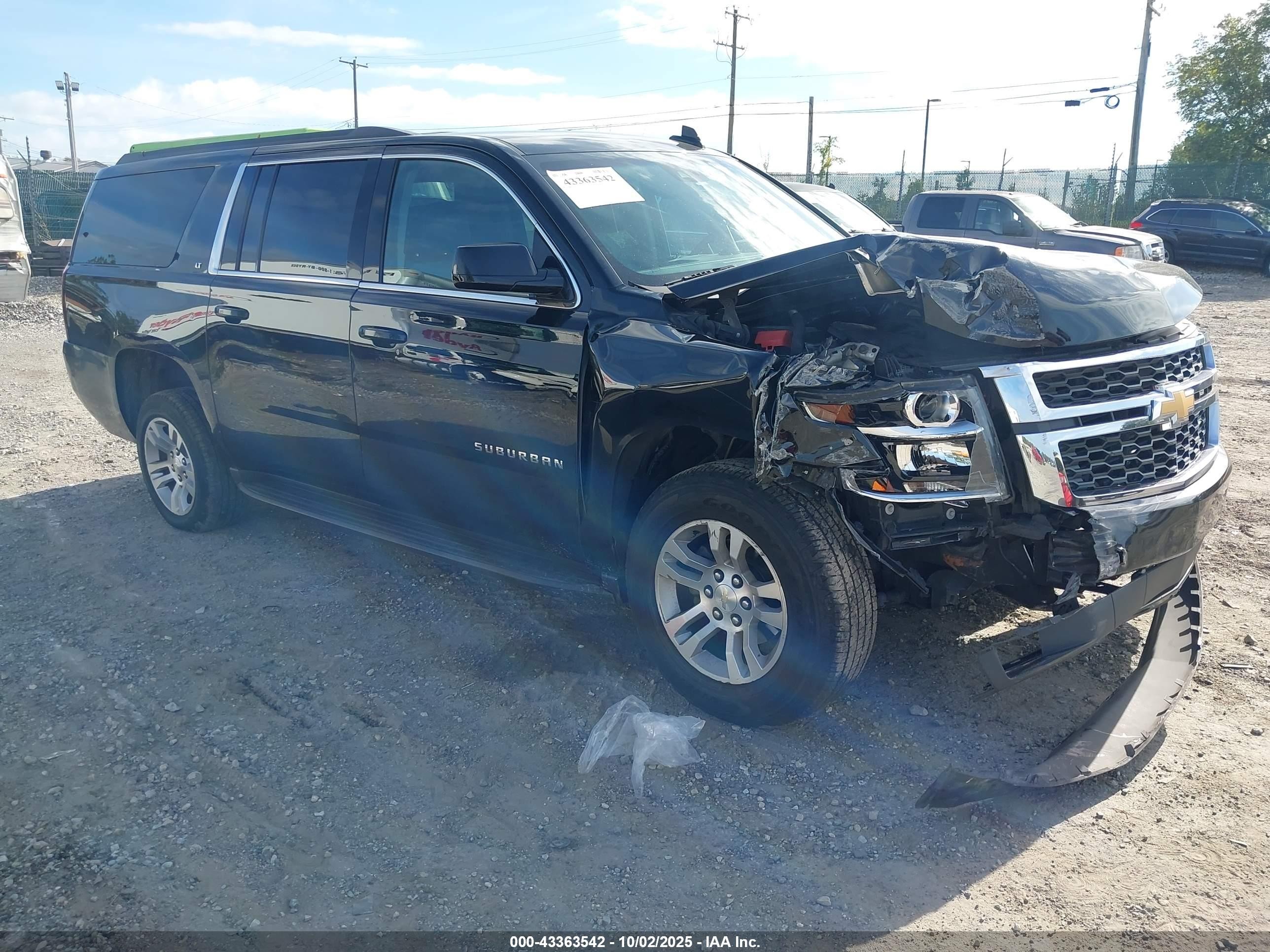 2018 Chevrolet Suburban LT, VIN 1GNSKHKCXJR235471 — Front end
