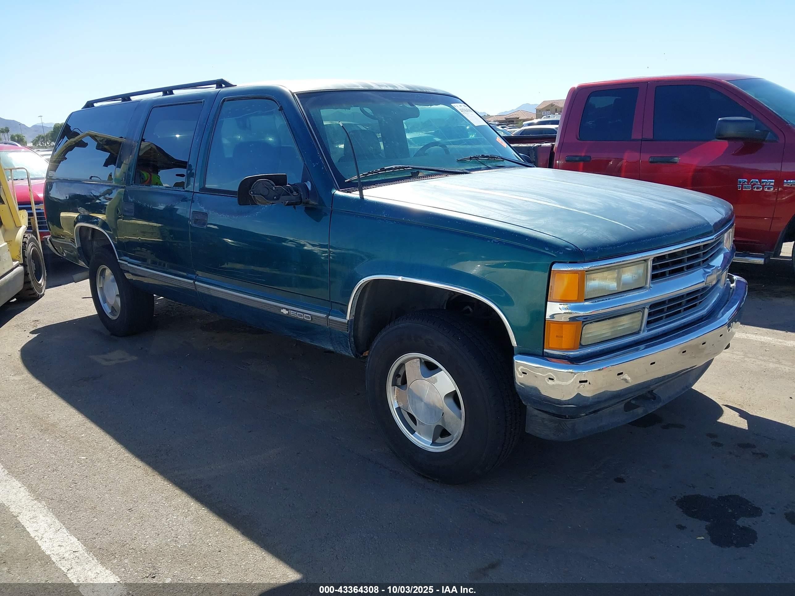 1997 Chevrolet Suburban, VIN 3GNFK16R5VG173846 — Rear end