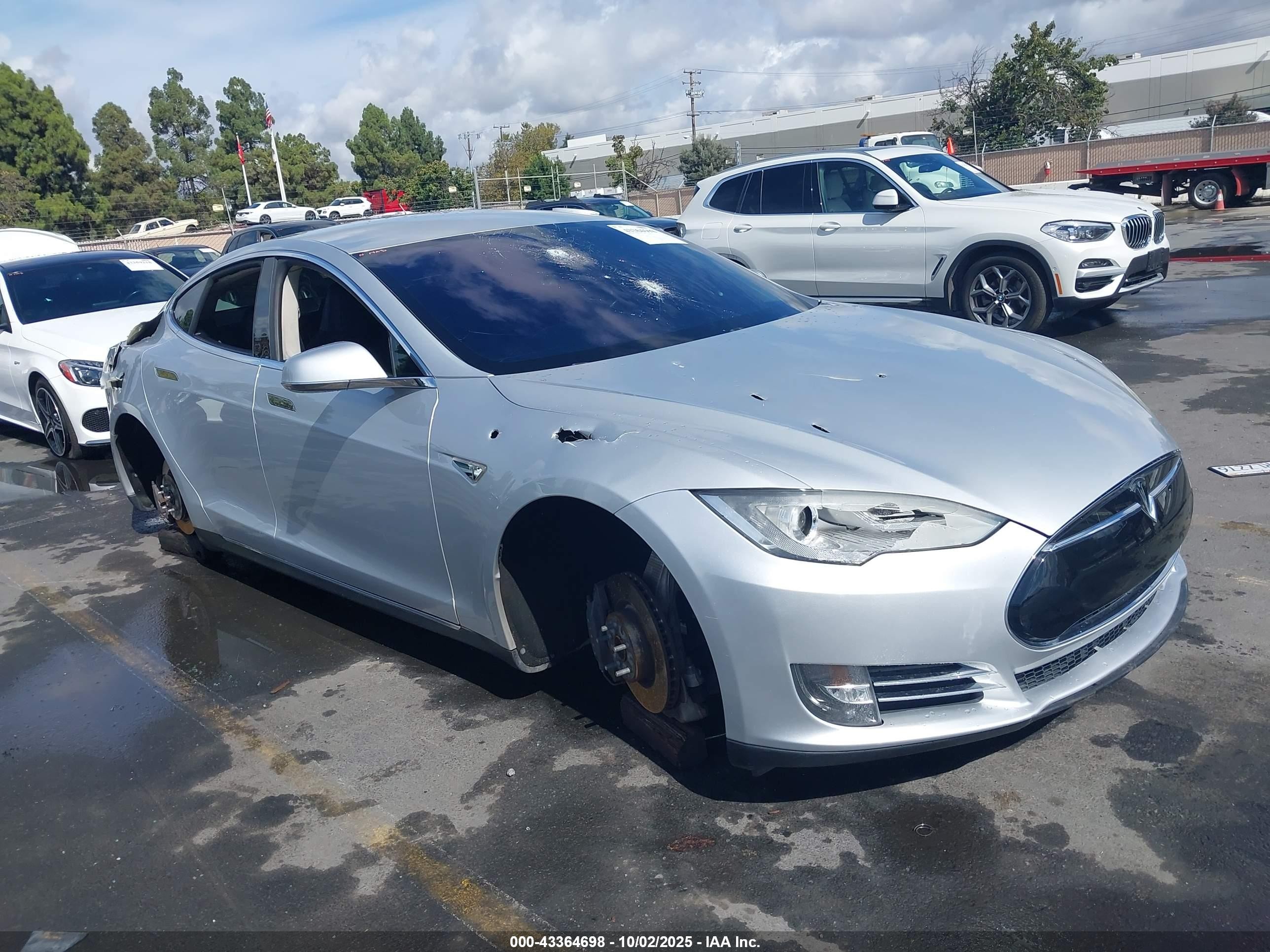 2012 Tesla Model S, VIN 5YJSA1DN3CFP01204 — Vandalism