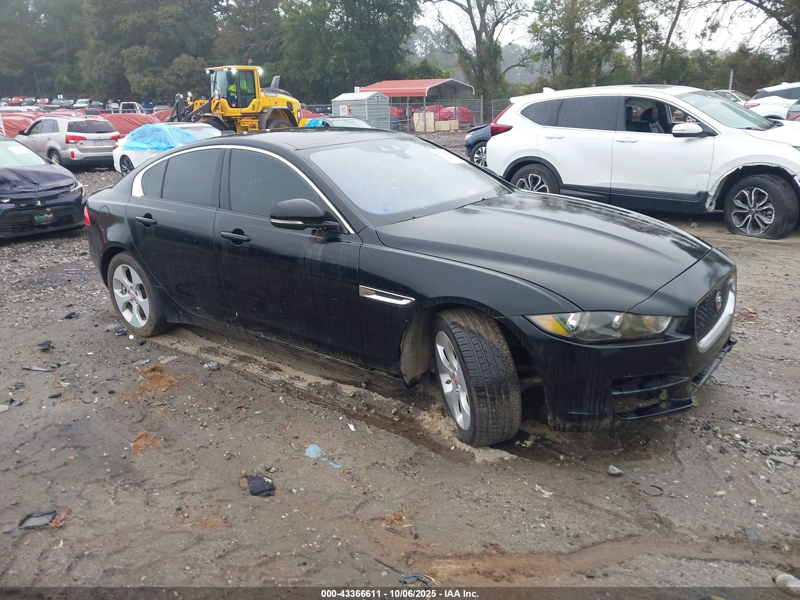2017 Jaguar XE 25t, VIN SAJAR4BG1HA975853 — Auction photo 1 of 11