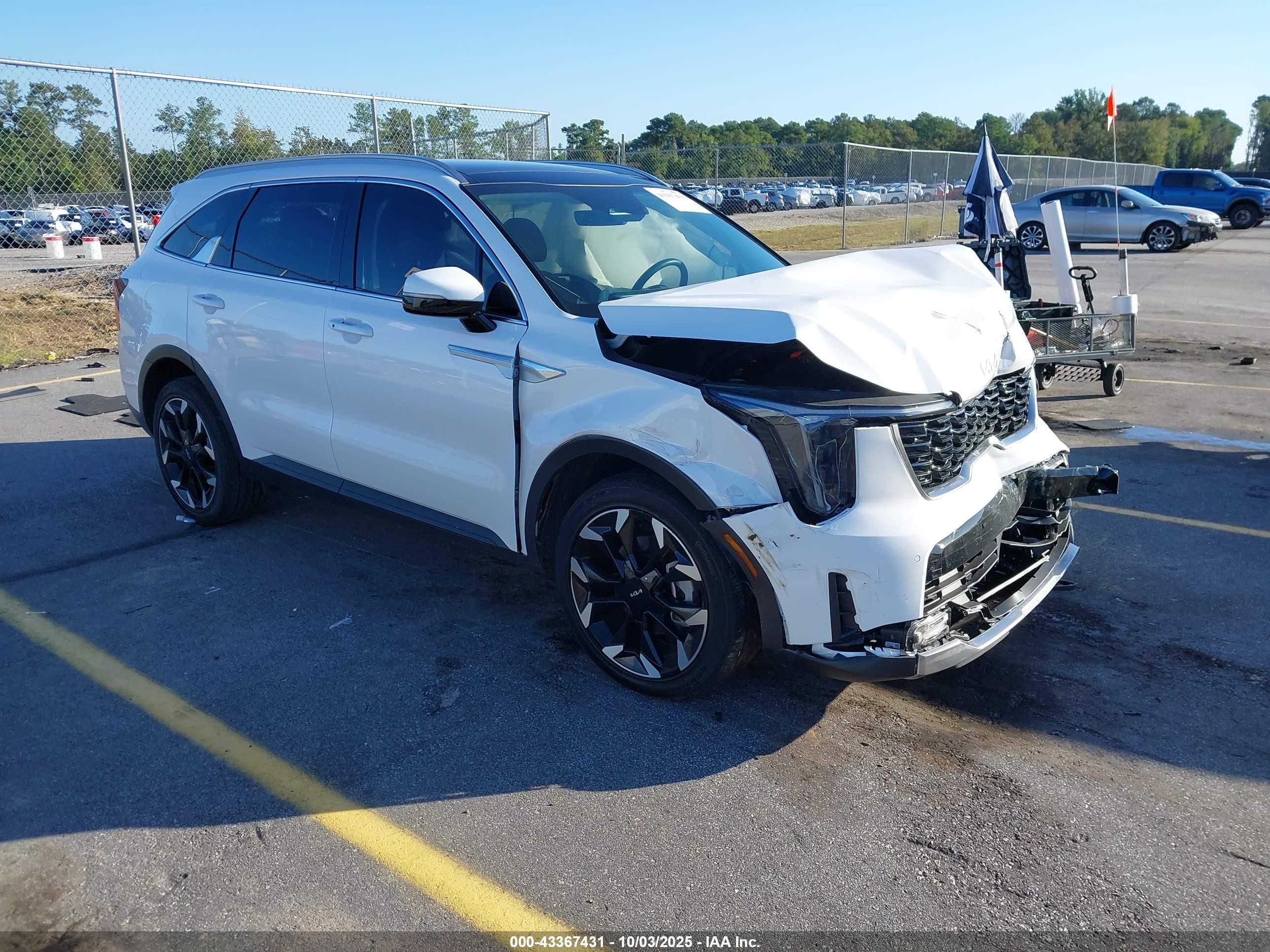 2025 Kia Sorento EX, VIN 5XYRH4JF7SG323758 — Front end