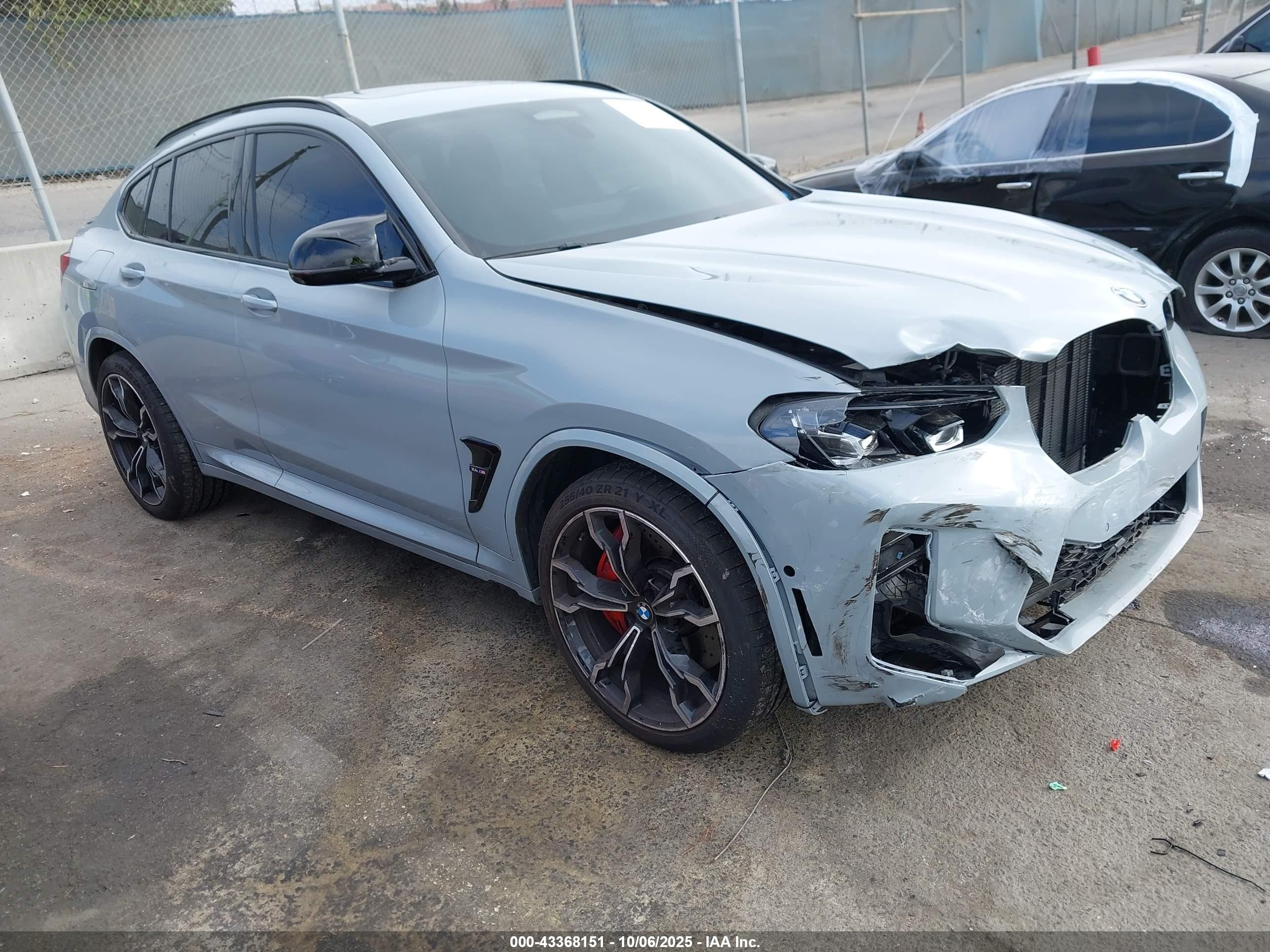 2024 BMW X4 M, VIN 5YM23EC05R9U03237 — Перед
