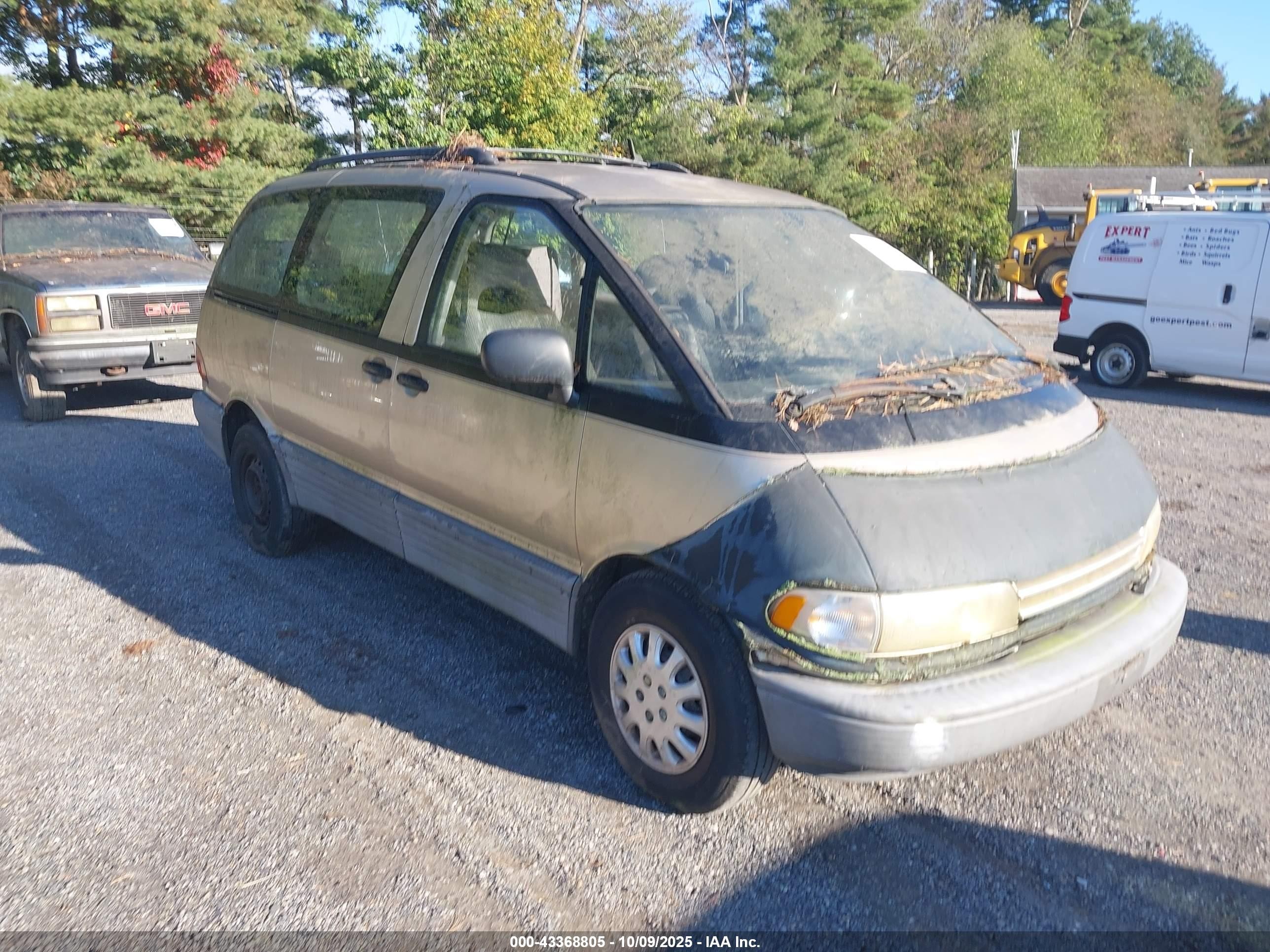 1992 Toyota Previa, VIN JT3AC11R6N1032083 — Normal wear