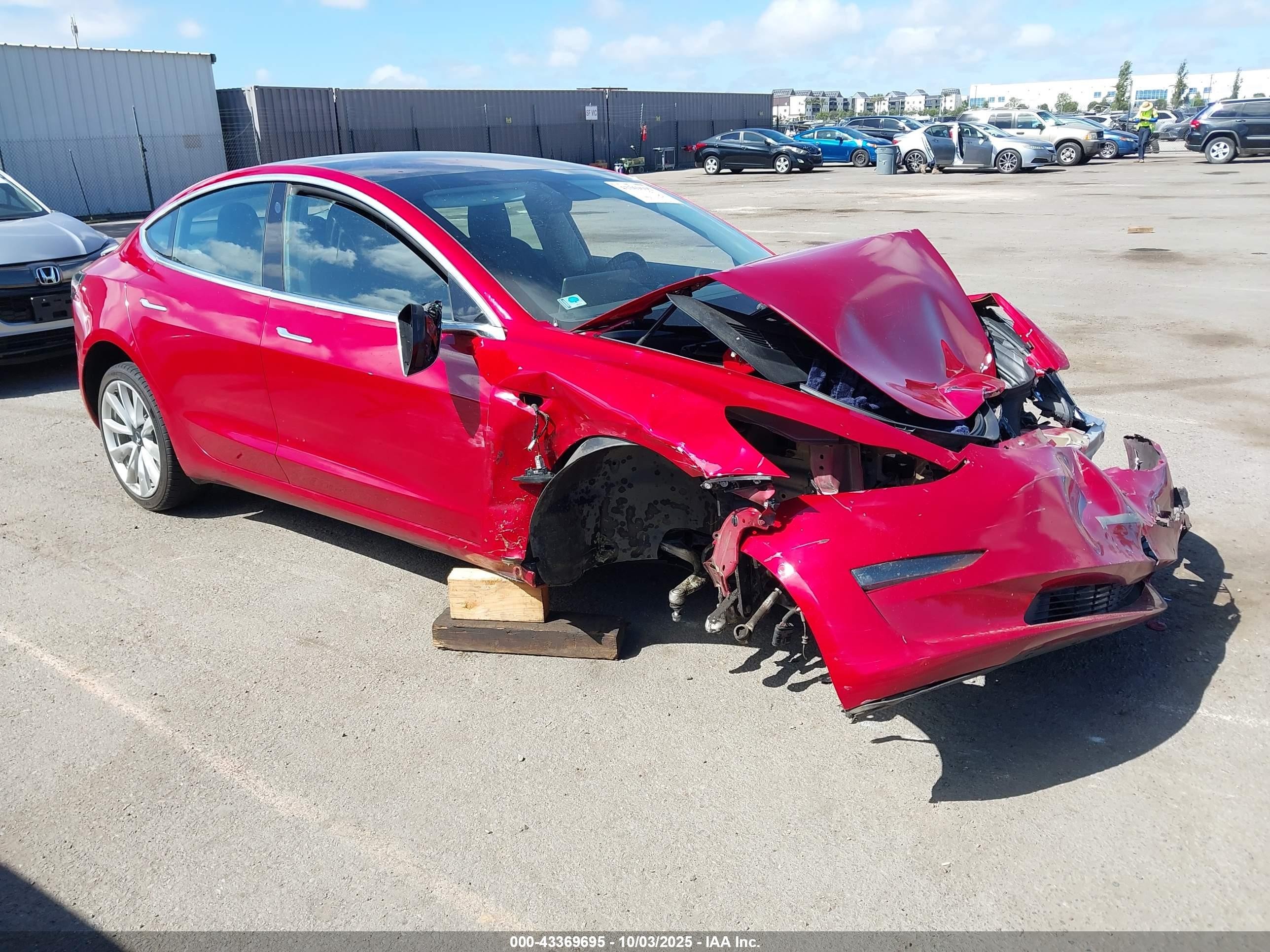 2018 Tesla Model 3 Long Range Battery, VIN 5YJ3E1EB9JF129923 — Front end