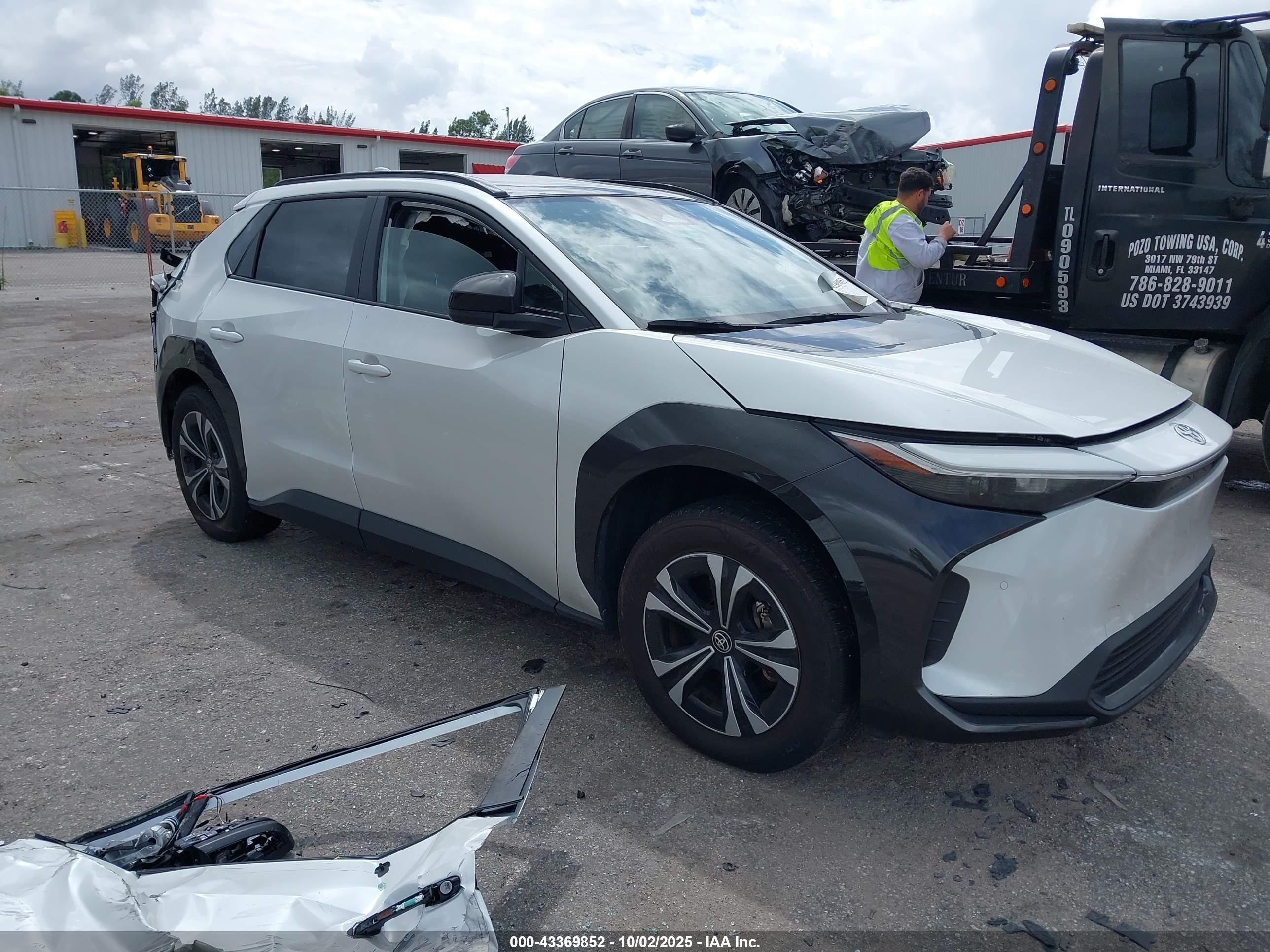2024 Toyota bZ4X XLE, VIN JTMAAAAAXRA039412 — All over