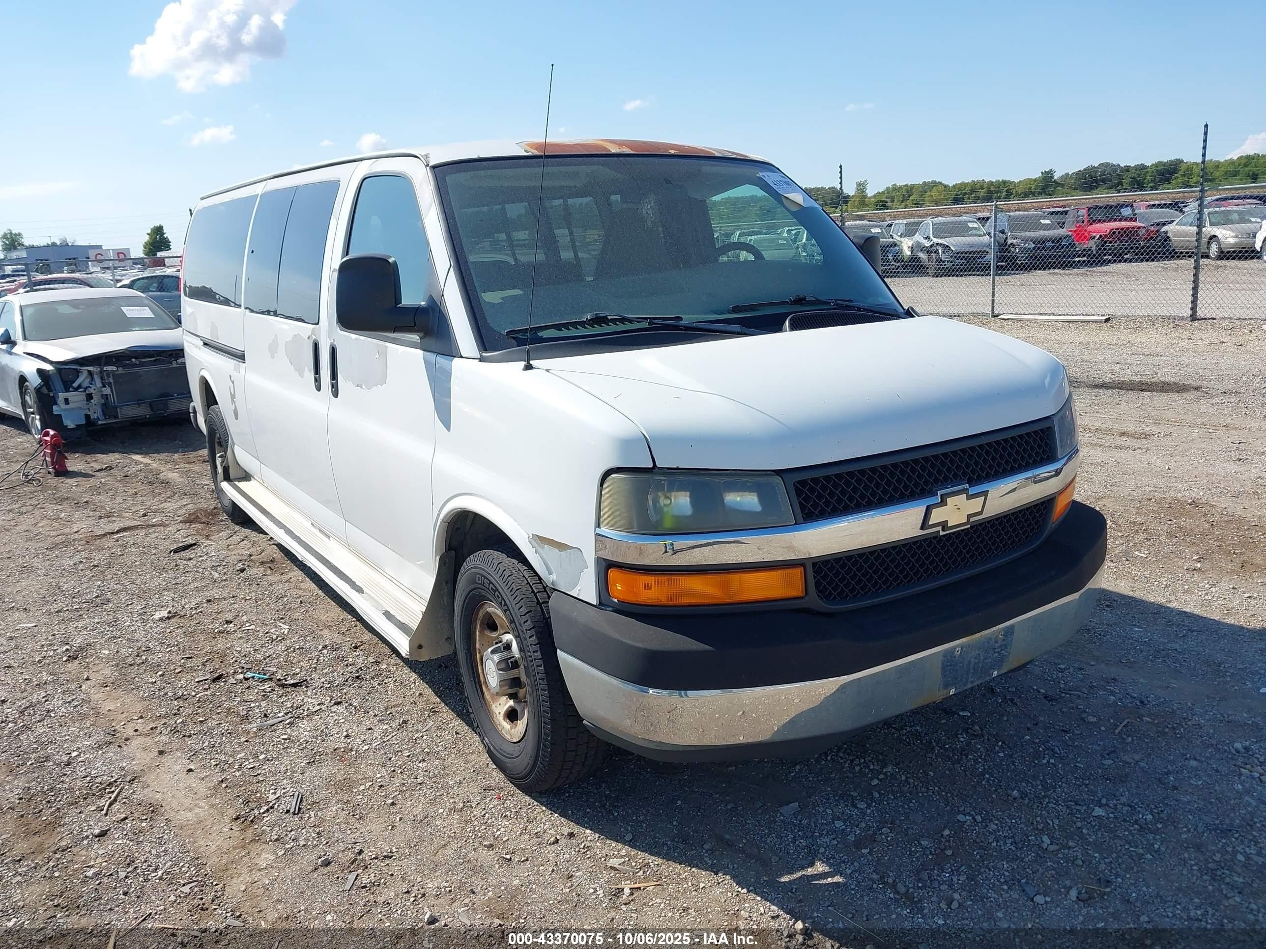 2008 Chevrolet Express Passenger, VIN 1GAHG39K681224649 — Normal wear