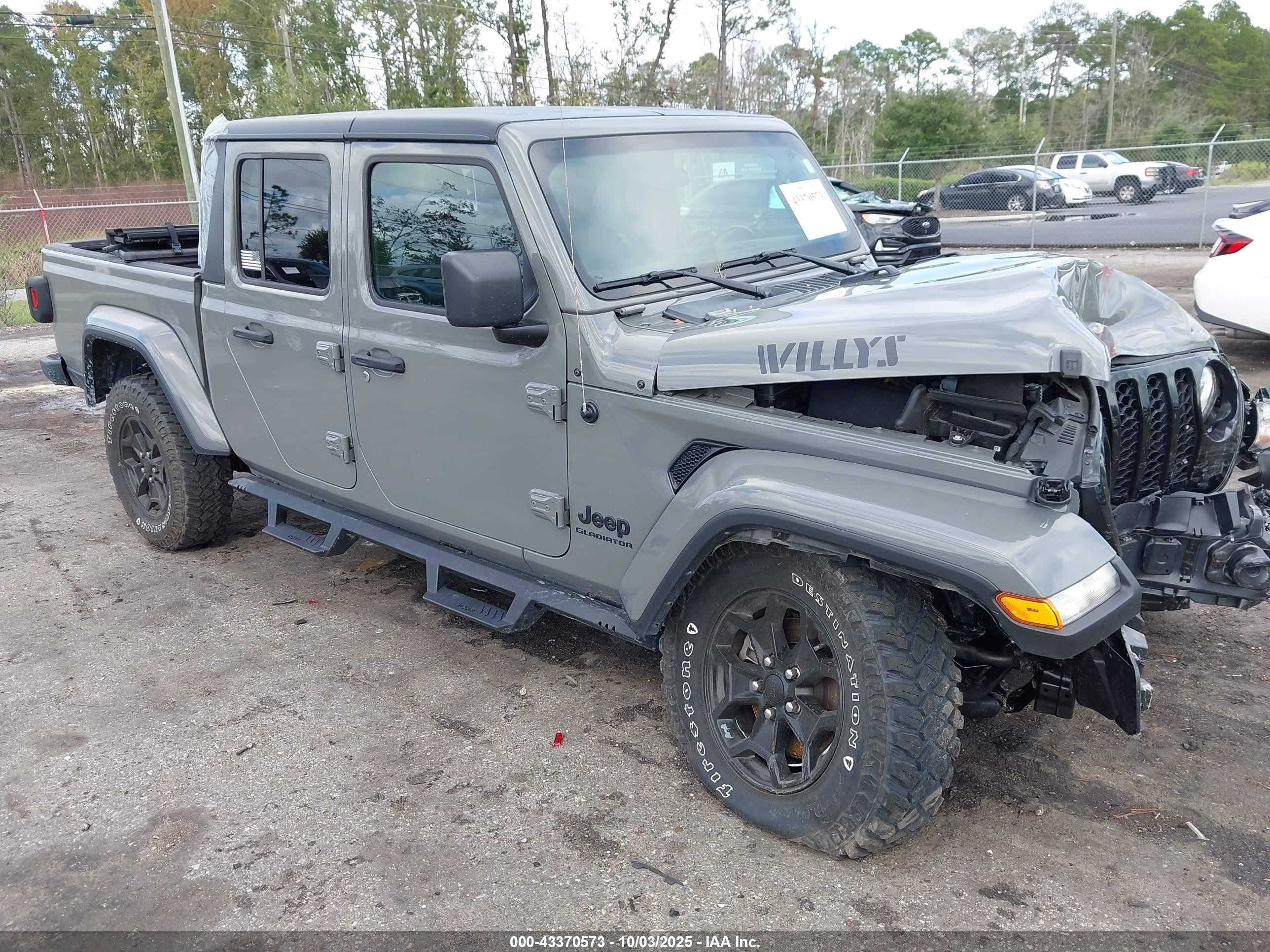 2021 Jeep Gladiator Willys, VIN 1C6HJTAG1ML614953 — Front end