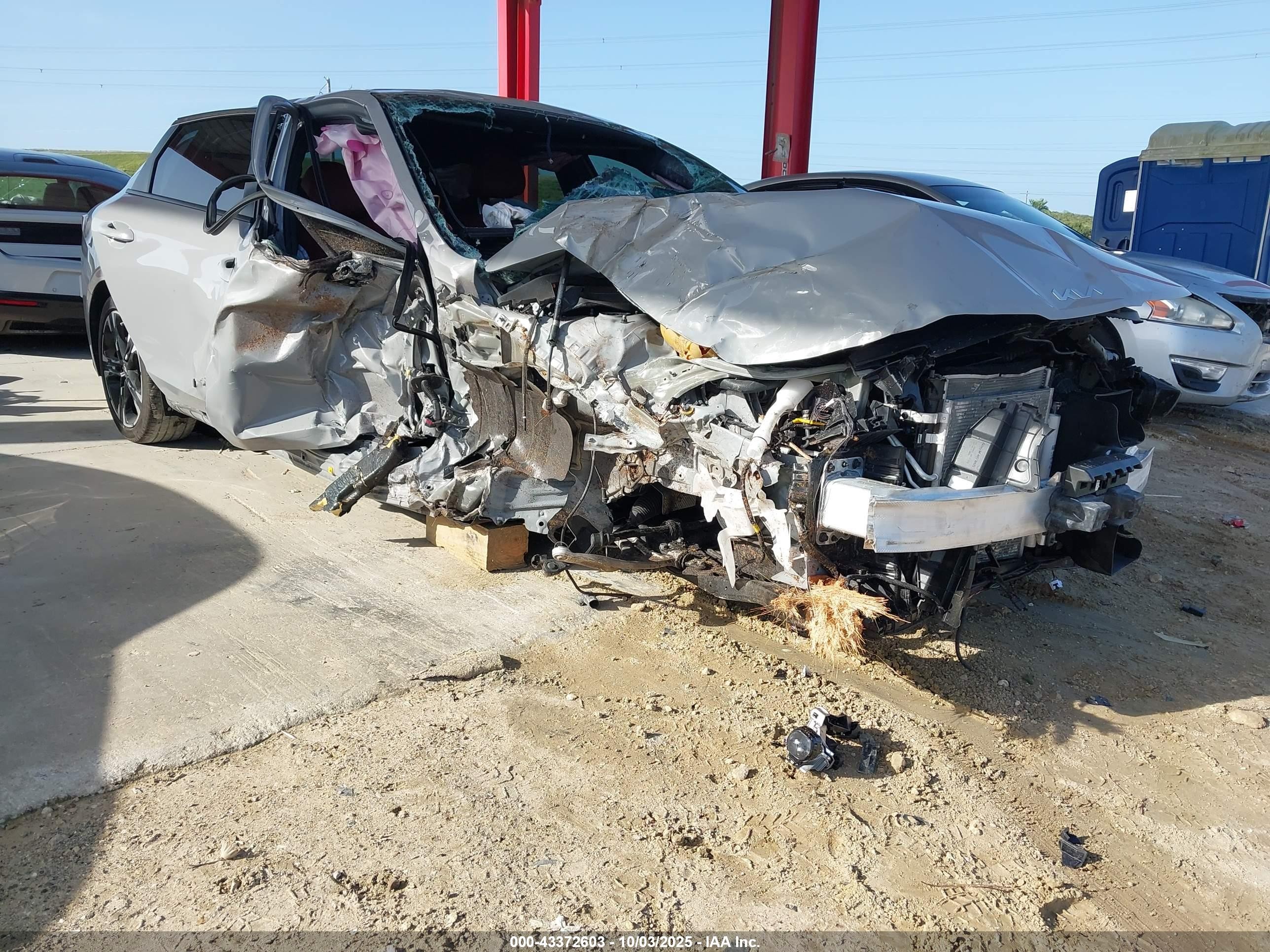 2023 Kia K5 GT-Line, VIN 5XXG64J2XPG222476 — Side
