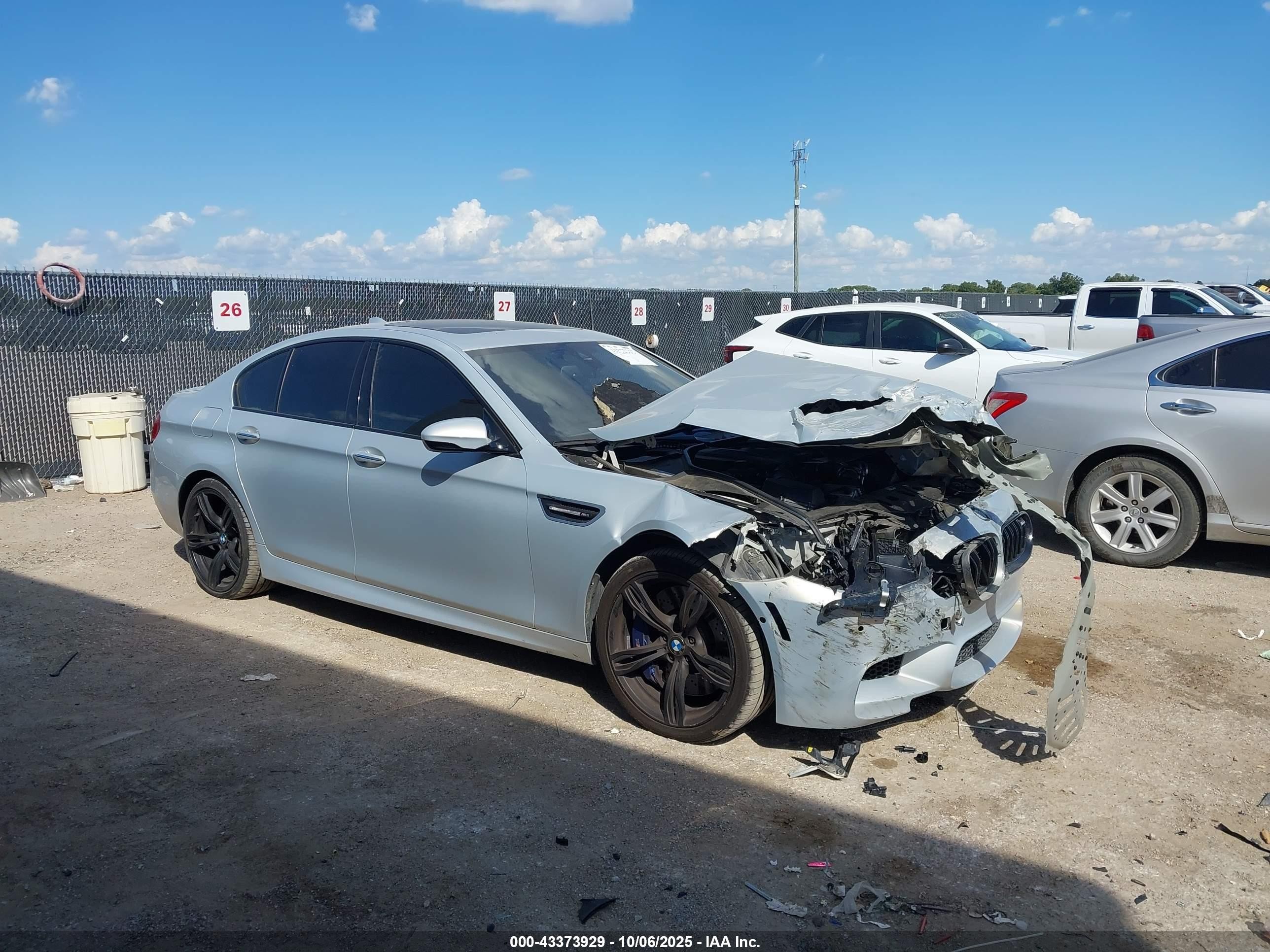 2016 BMW M5, VIN WBSFV9C59GD595742 — Перед