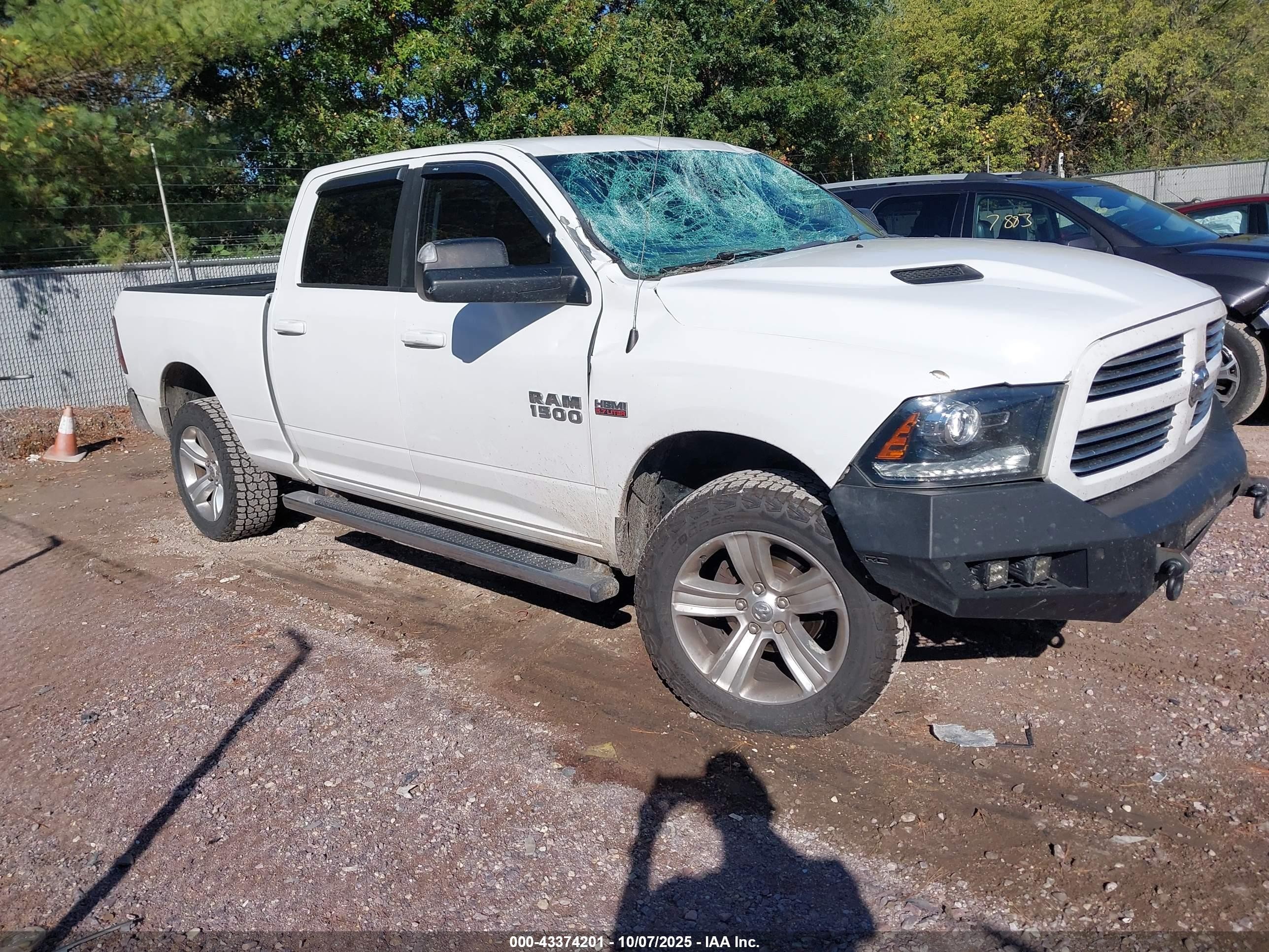 2016 Ram 1500 Sport, VIN 1C6RR7UT6GS218086 — Стихия