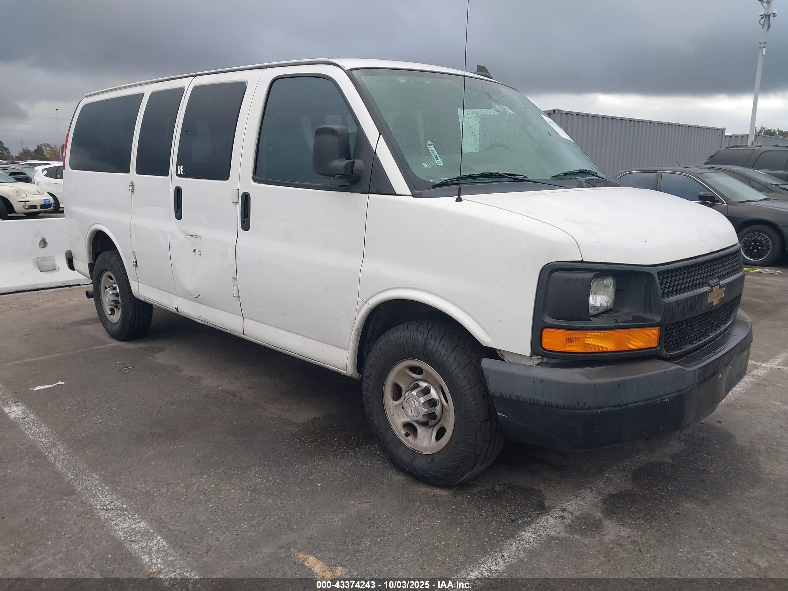 2016 Chevrolet Express 2500, VIN 1GAWGEFFXG1212433 — Normal wear