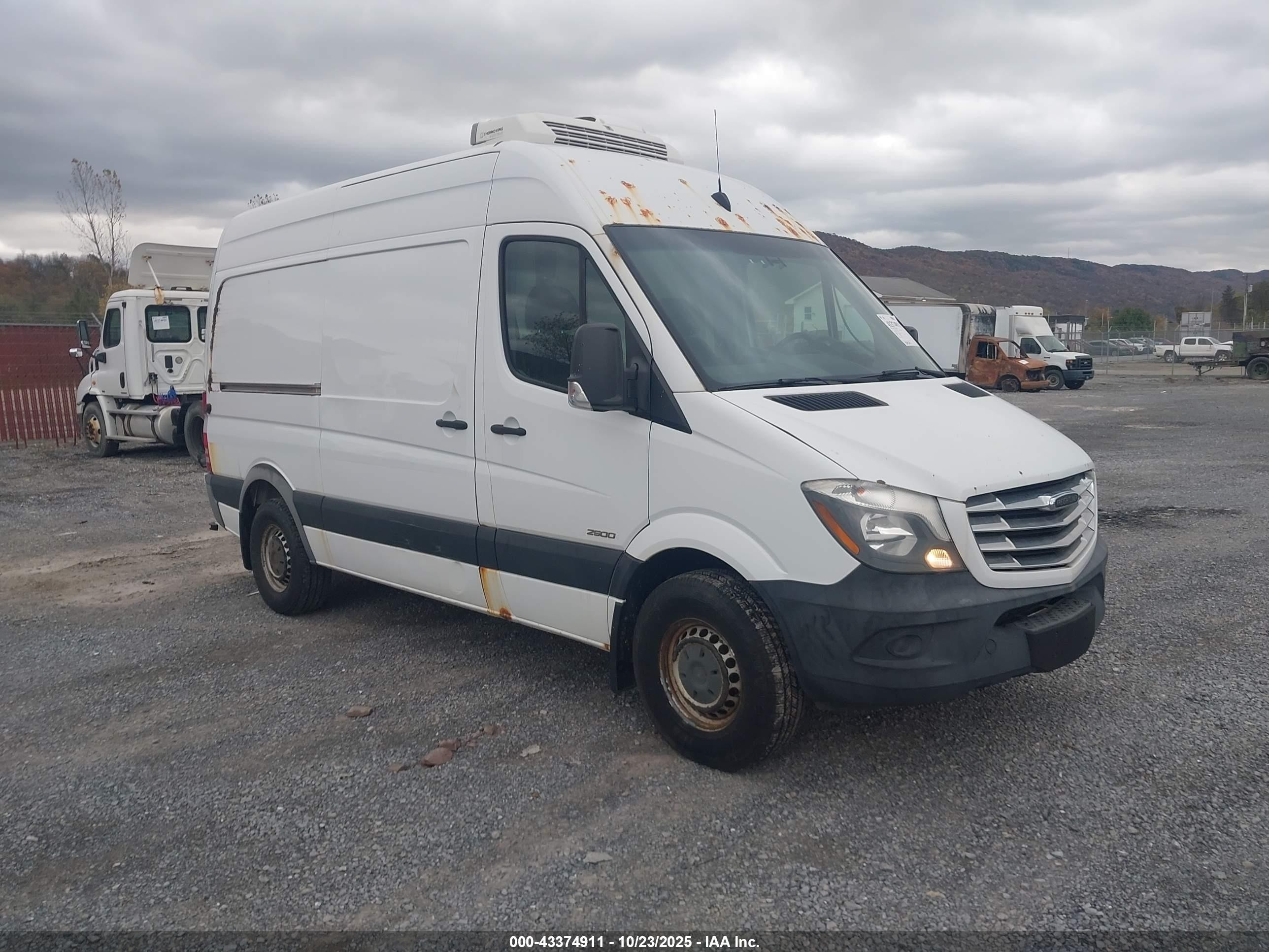 2015 Freightliner Sprinter, VIN WDYPE7CC1F5974231 — Rear end