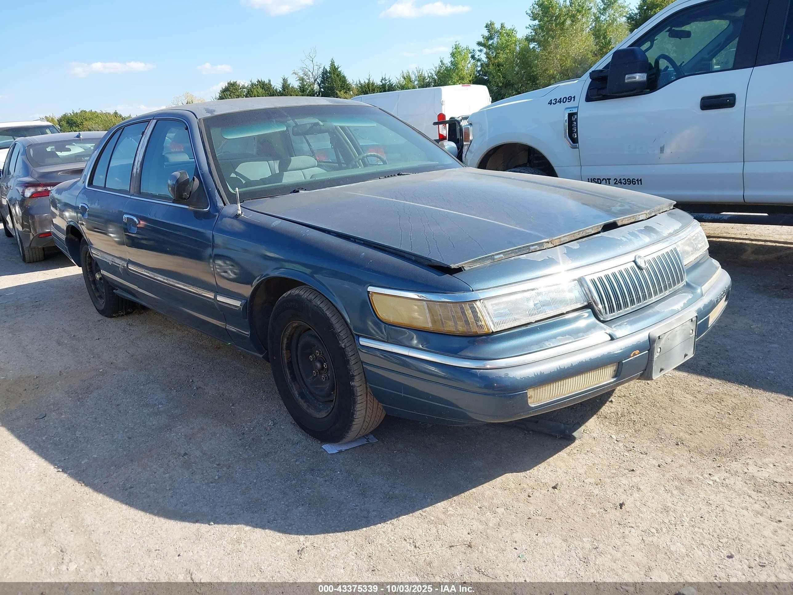 1993 Mercury Grand Marquis GS, VIN 2MELM74W7PX607595 — Side