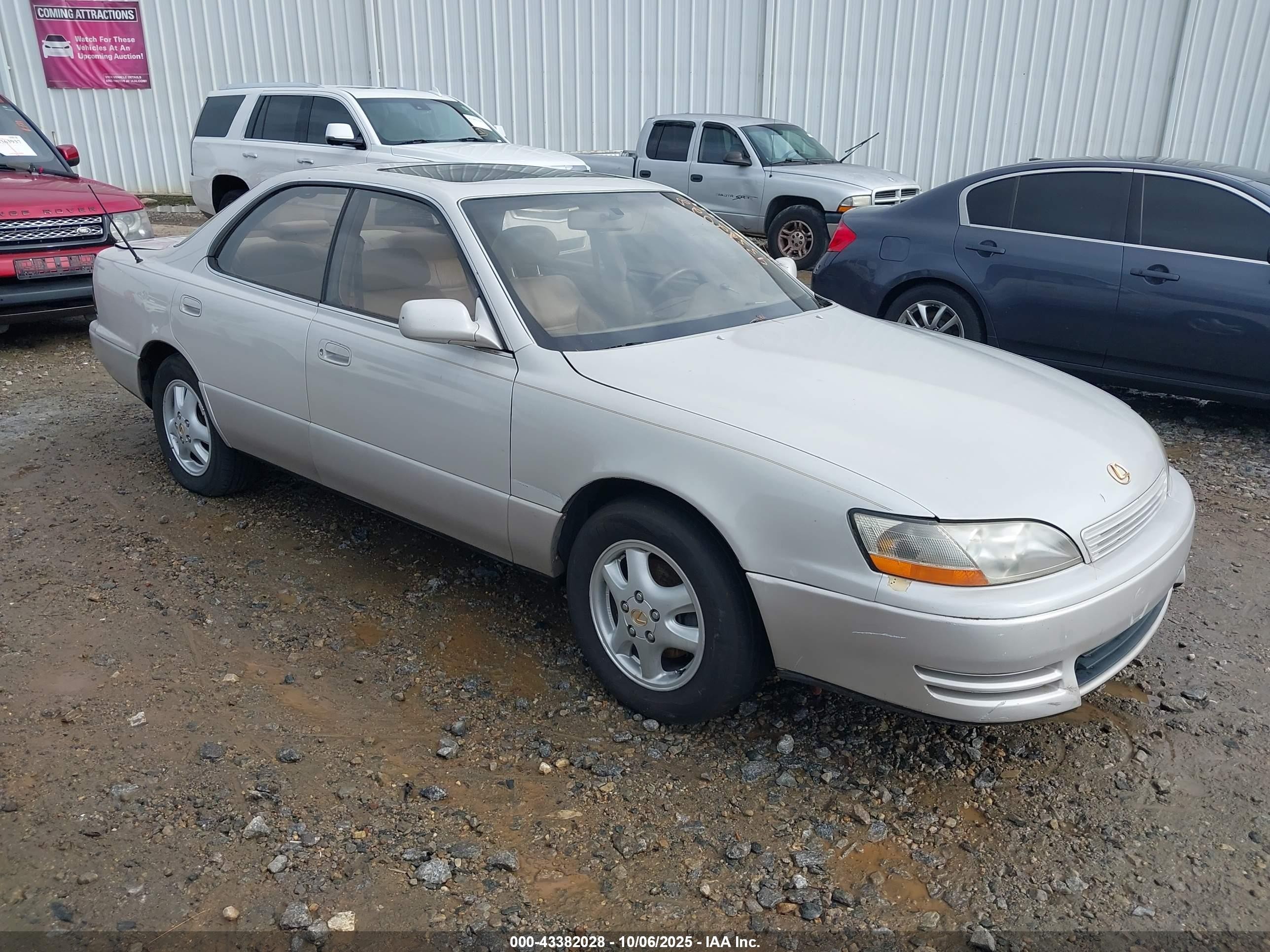 1994 Lexus ES 300, VIN JT8GK13T0R0059565 — Front end