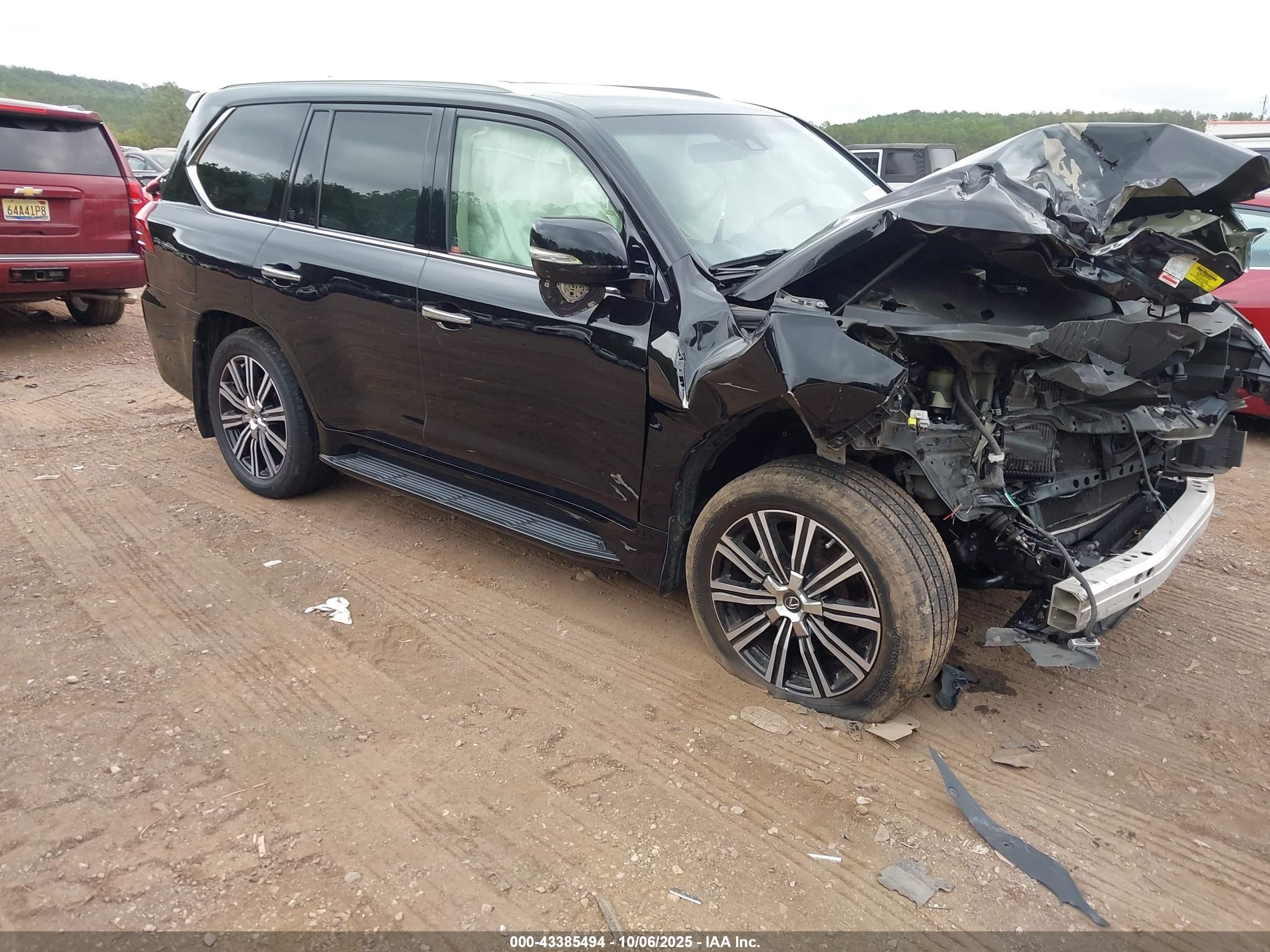 2021 Lexus LX 570, VIN JTJFY7AXXM4348214 — Перед