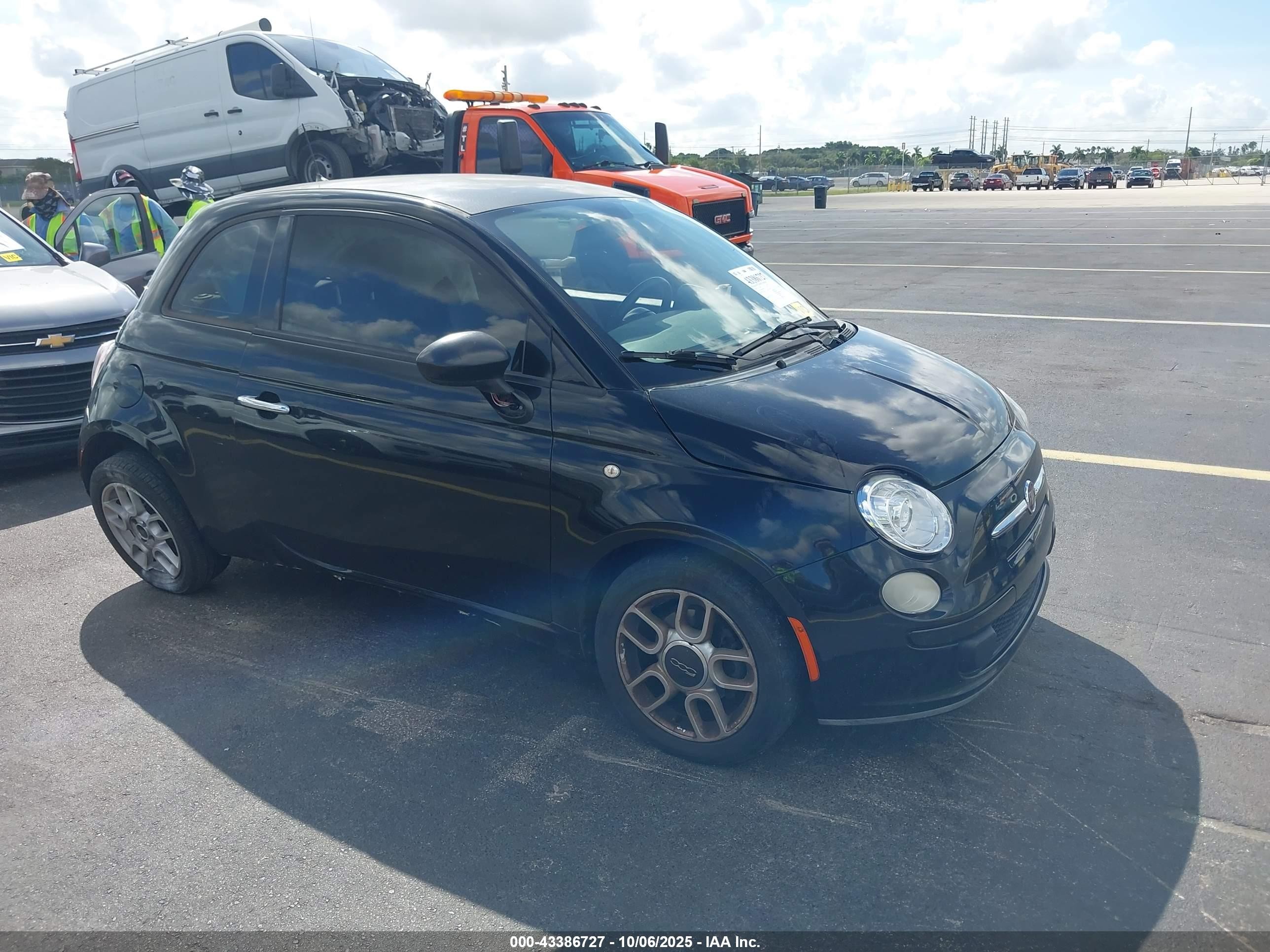 2015 FIAT 500 Pop, VIN 3C3CFFARXFT590235 — Side