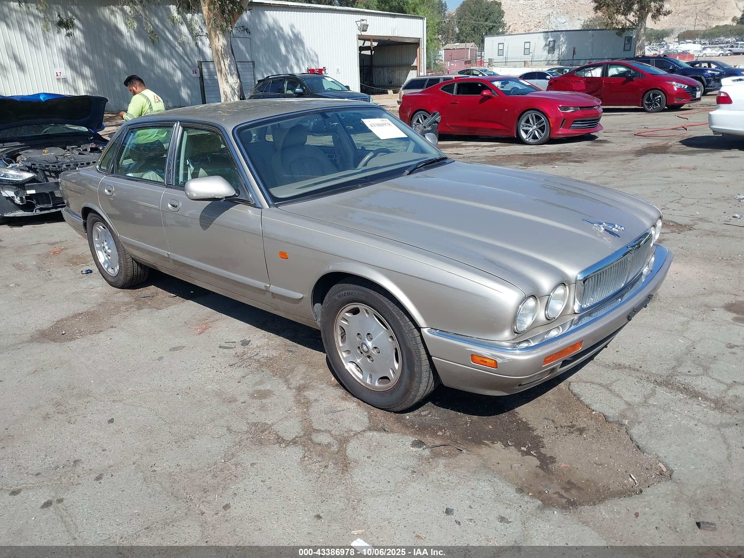 1996 Jaguar XJ, VIN SAJHX1743TC766550 — Side