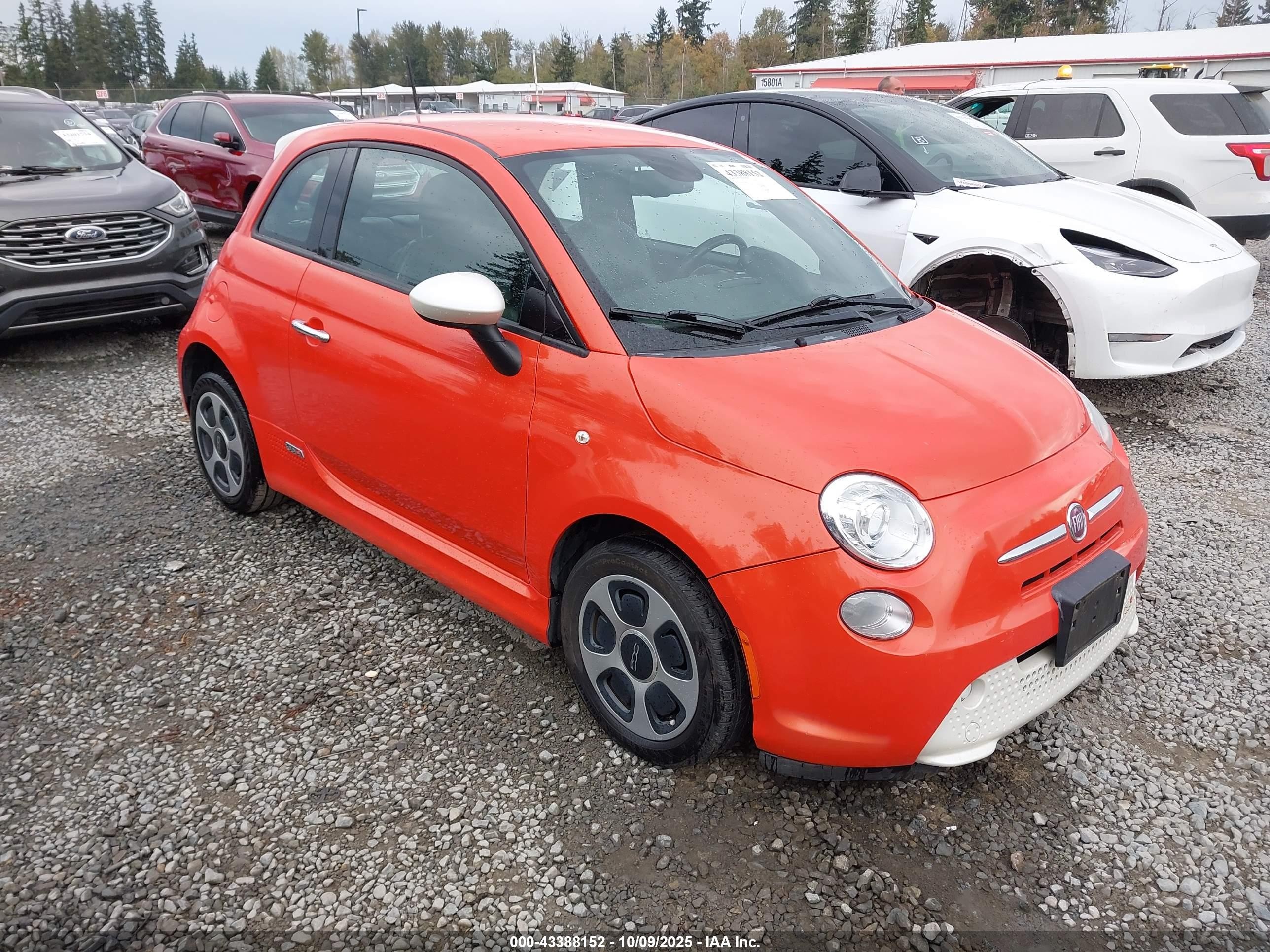 2015 FIAT 500e, VIN 3C3CFFGE1FT549836 — Front end