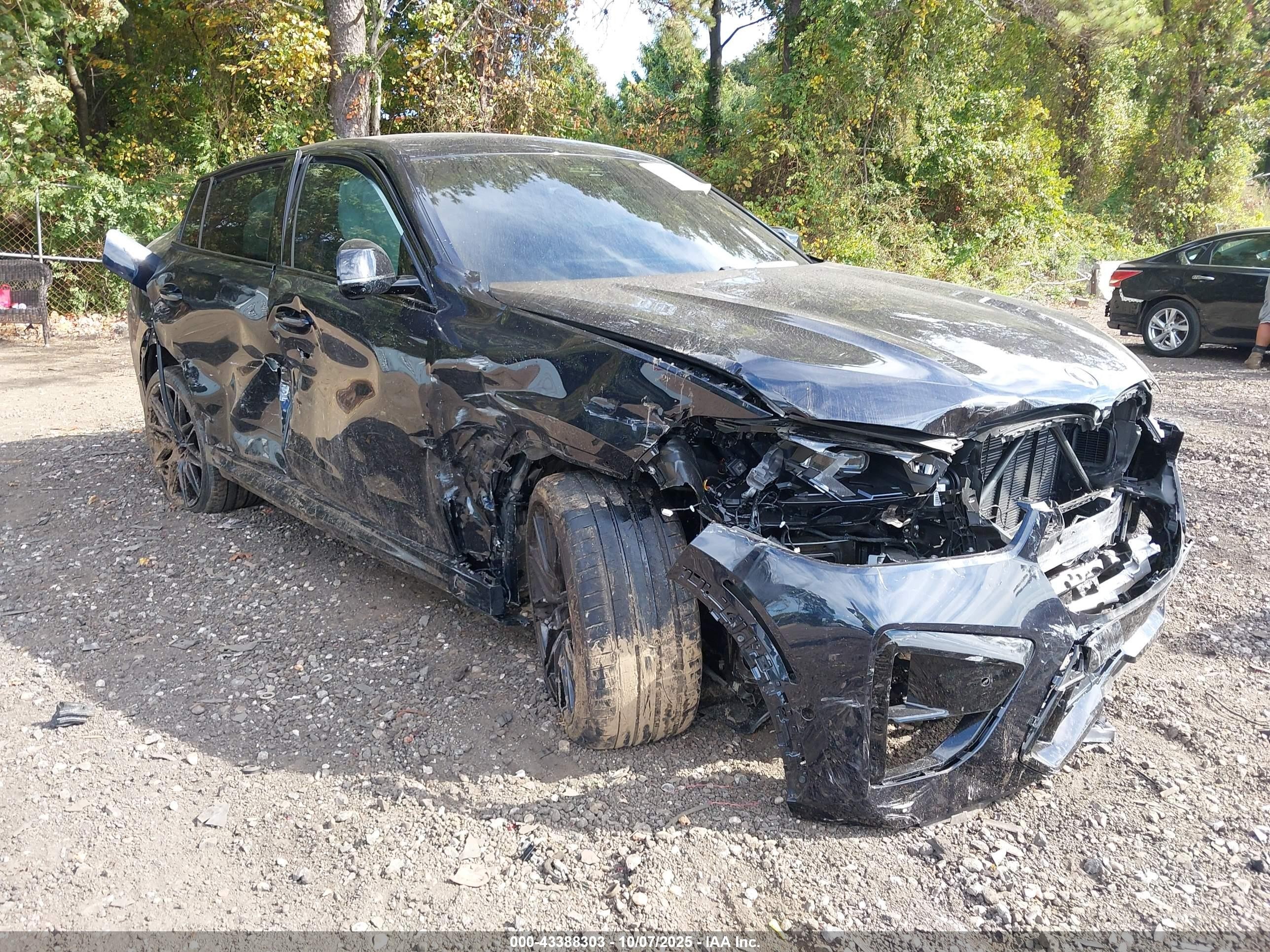2025 BMW X6 M, VIN 5YM23ET01S9Y79586 — Front end