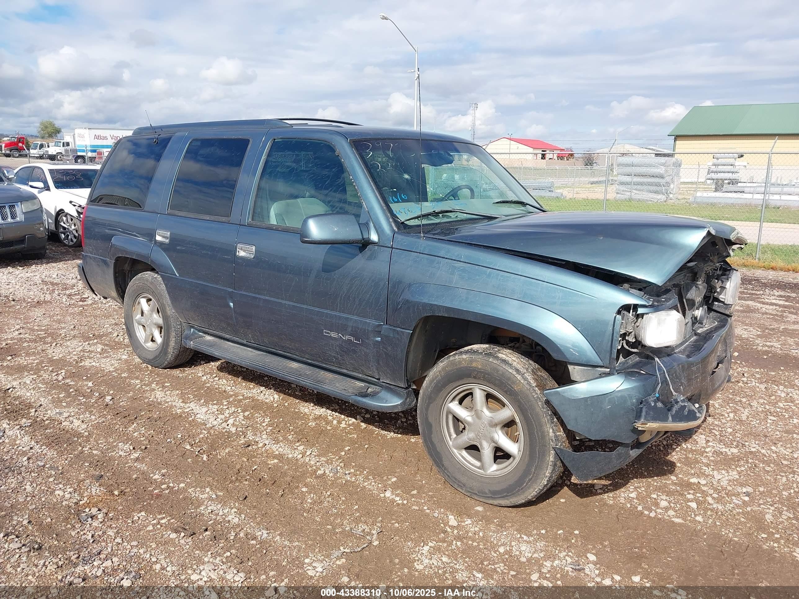 2000 GMC Denali, VIN 1GKEK13R6YR137245 — Перед