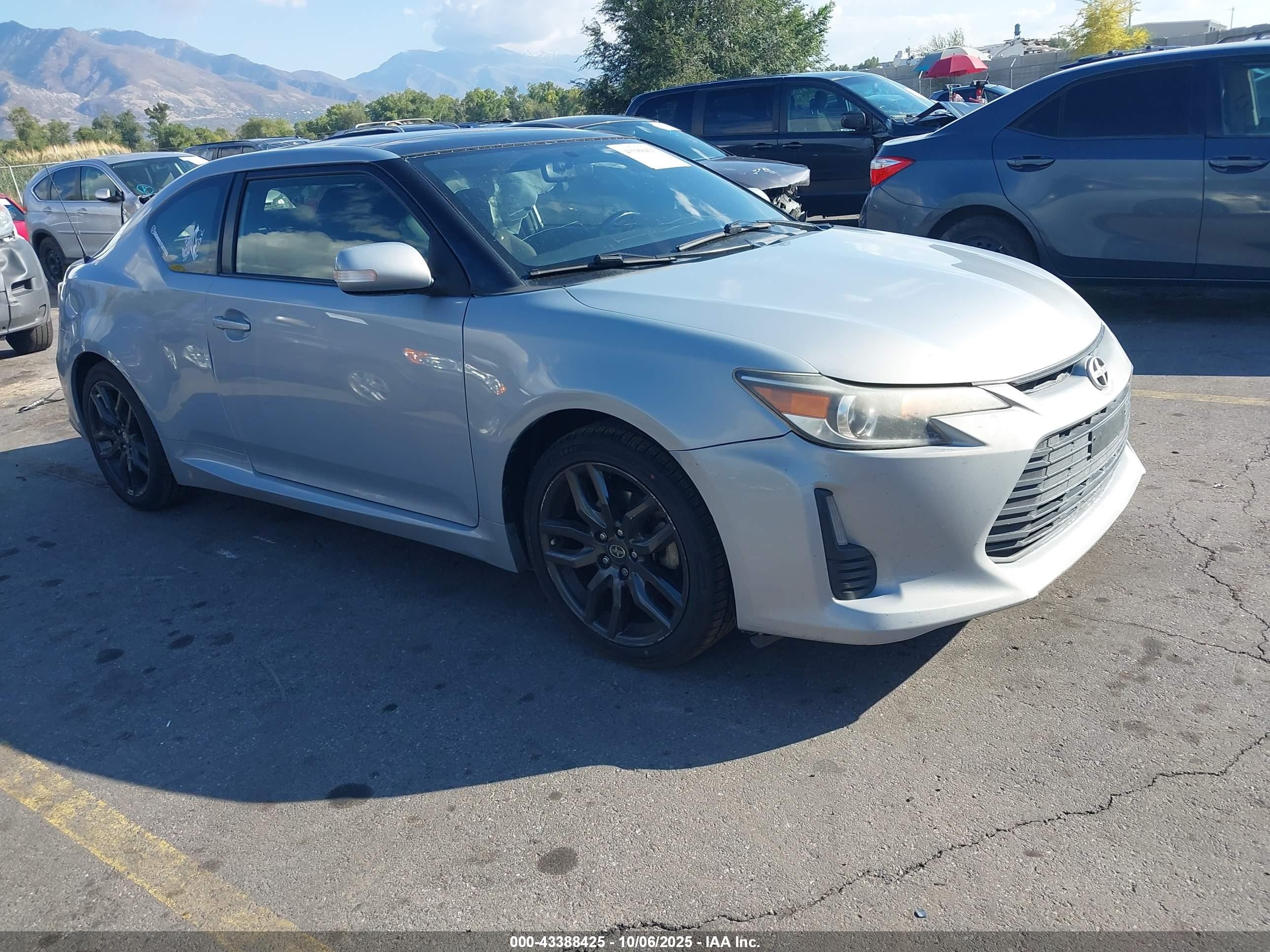 2014 Scion tC, VIN JTKJF5C72E3069604 — Side