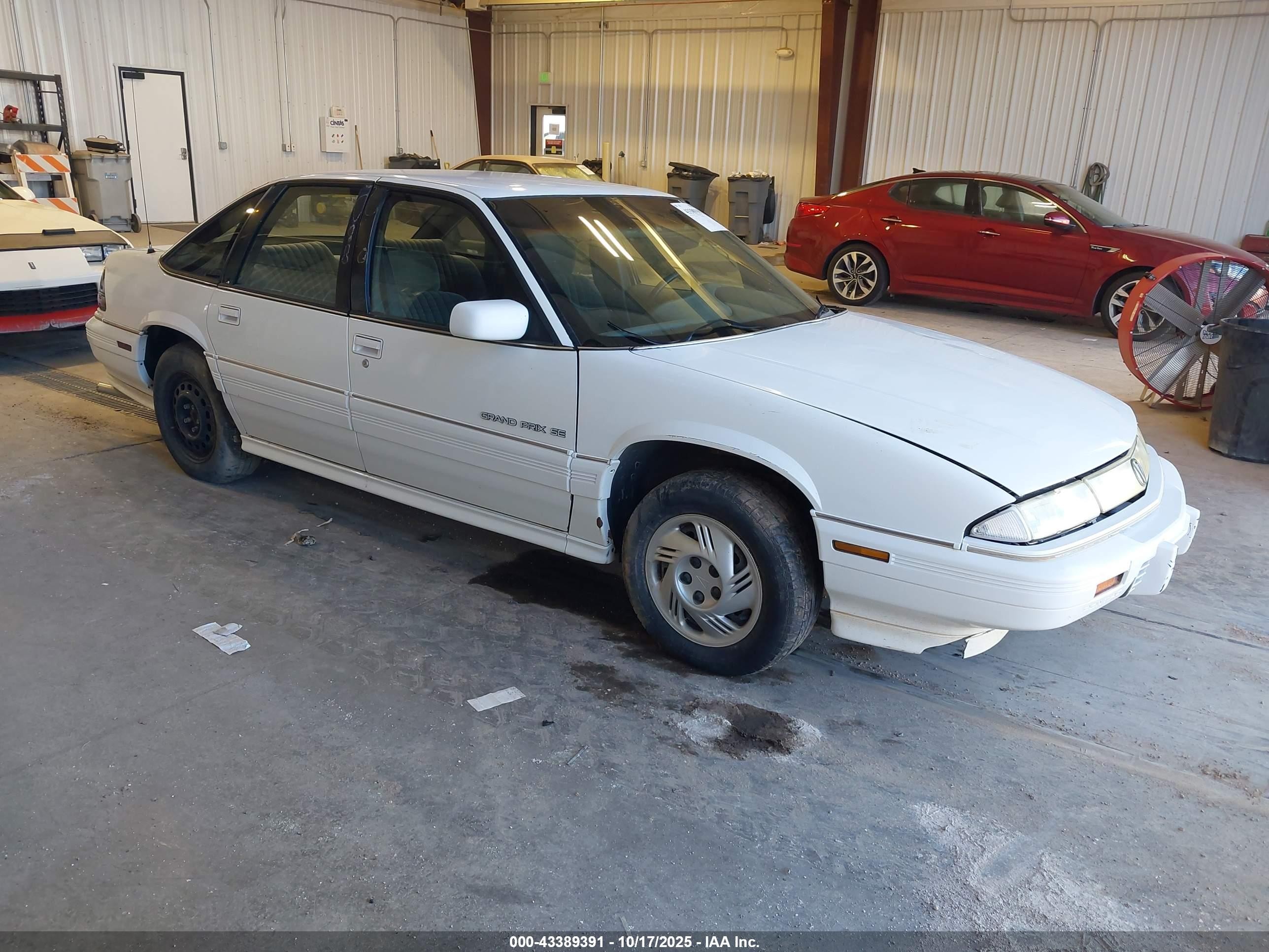 1995 Pontiac Grand Prix SE, VIN 1G2WJ52M9SF280641 — Front end