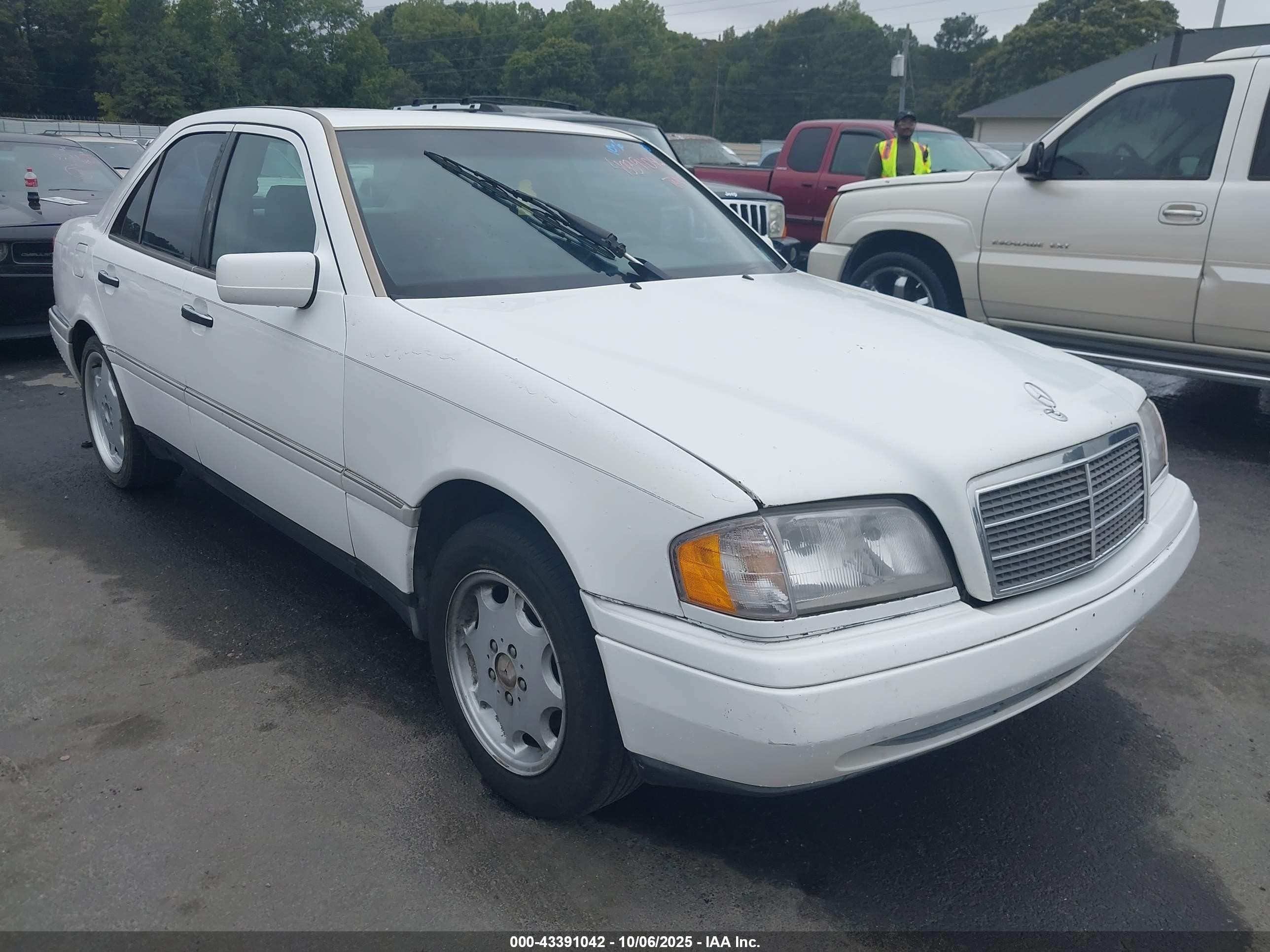 1995 Mercedes-Benz C 2.8L, VIN WDBHA28E2SF125835 — Normal wear
