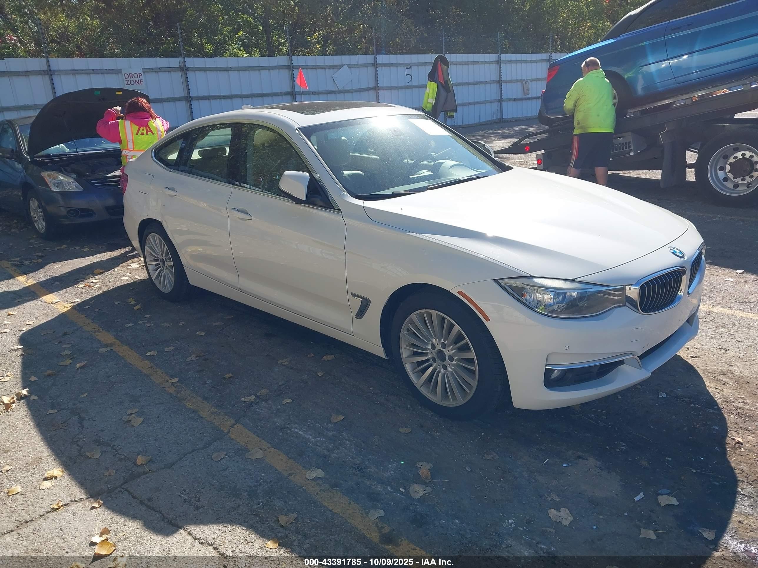 2015 BMW 3 Series 328i Gran Turismo xDrive, VIN WBA3X5C55FD562553 — Rear end