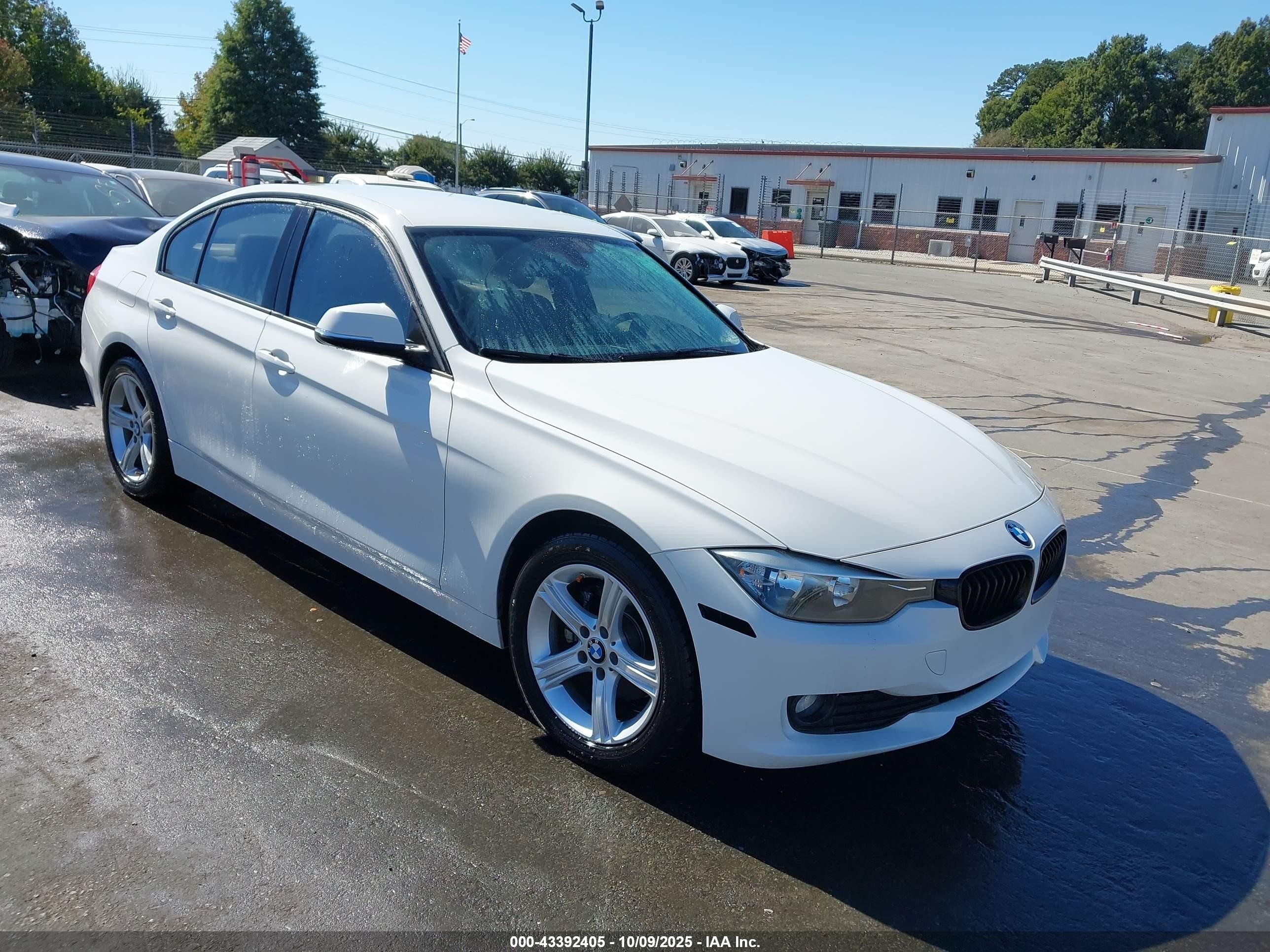 2015 BMW 3 Series 320i, VIN WBA3B1C55FK139135 — Rear end