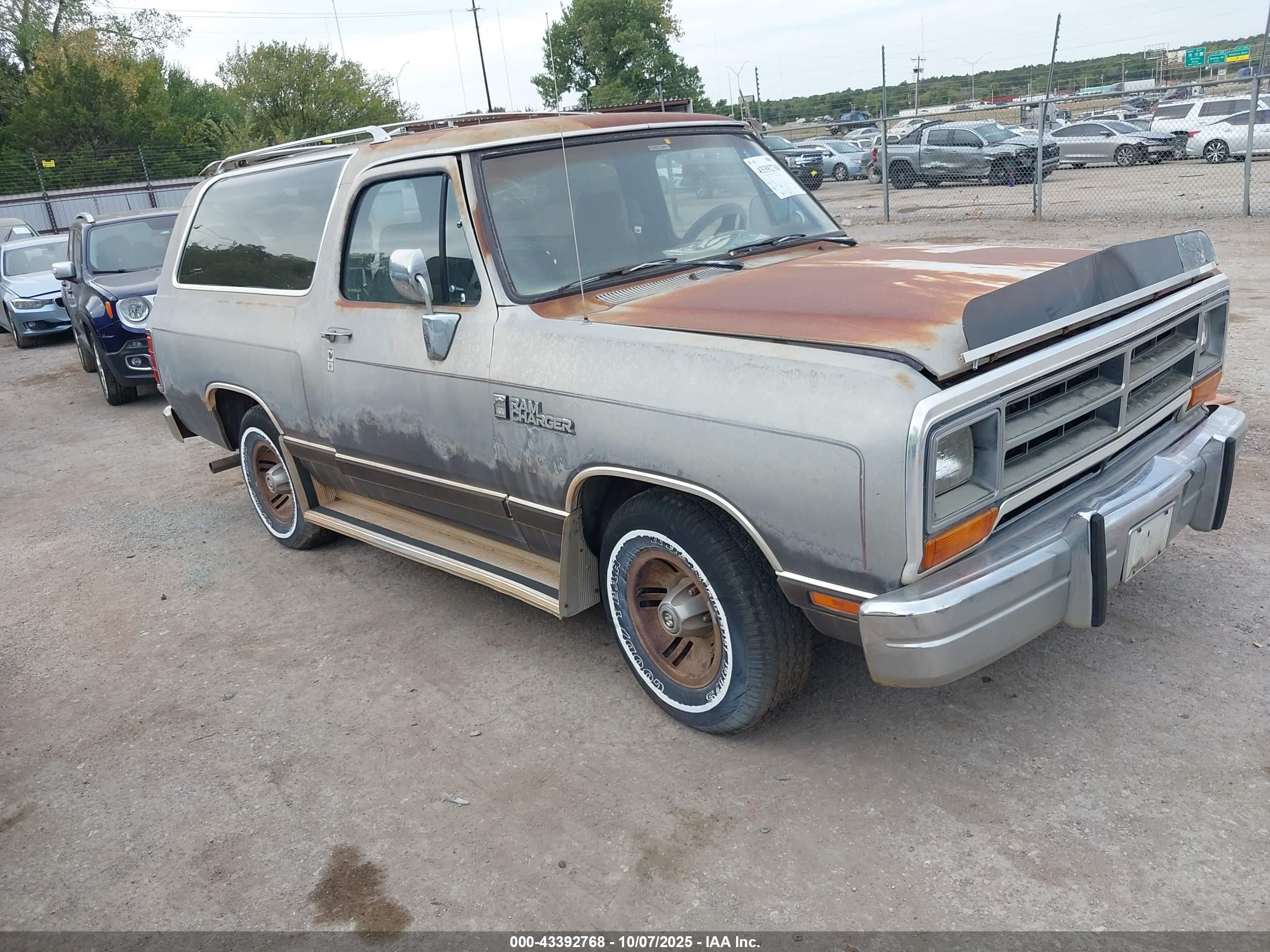 1989 Dodge Ram Charger, VIN 3B4GE17Y0KM953774 — Бок