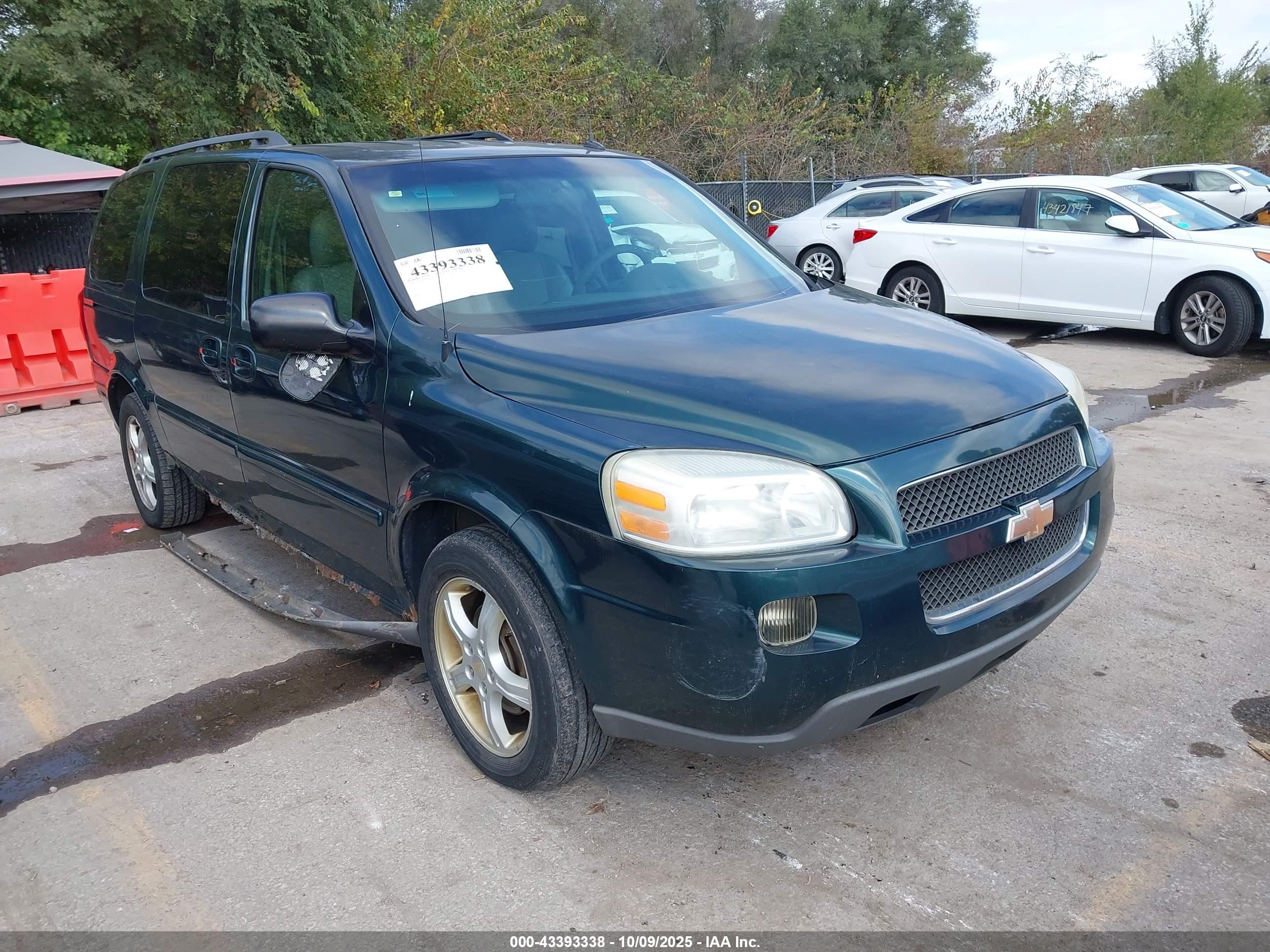 2005 Chevrolet Uplander LS, VIN 1GNDV23L35D181140 — Side