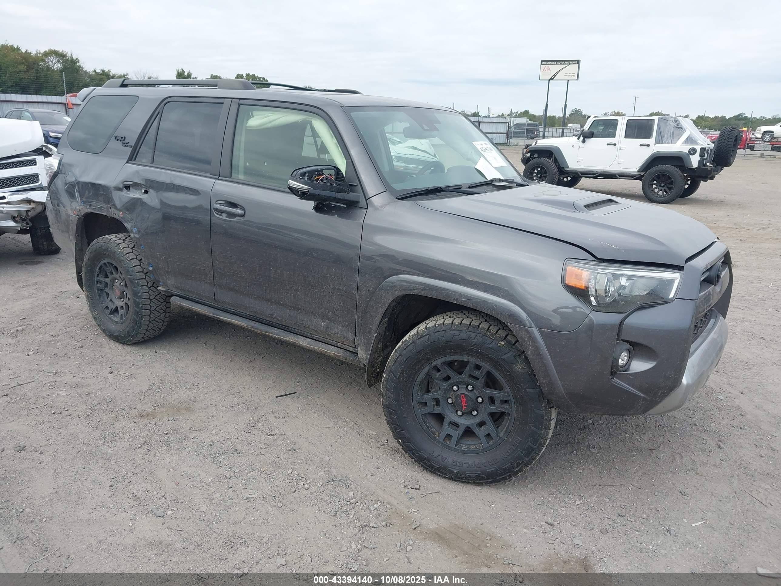 2022 Toyota 4Runner TRD Off Road Premium, VIN JTERU5JR8N6081416 — Side