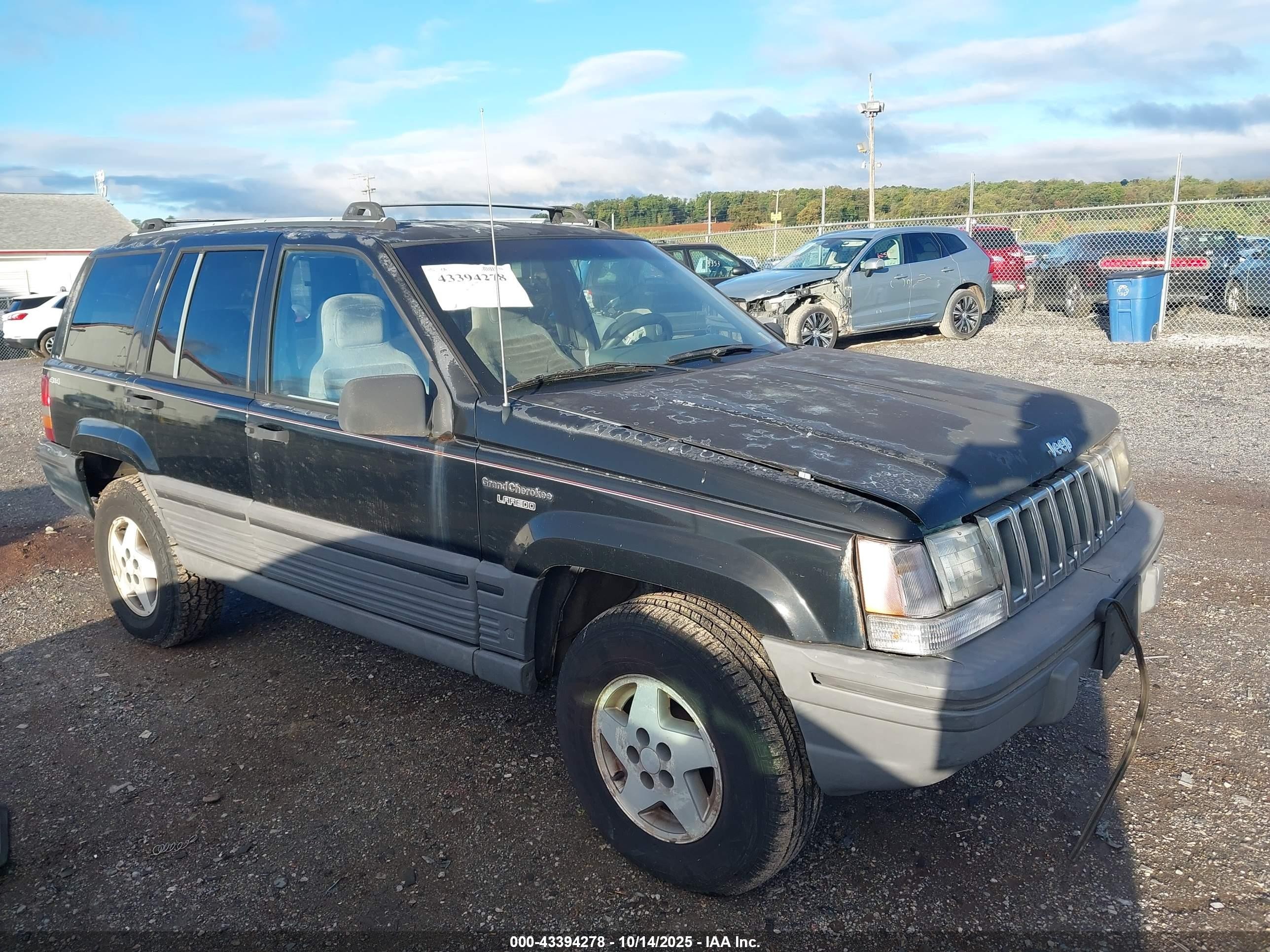 1995 Jeep Grand Cherokee Laredo, VIN 1J4GZ58Y0SC652320 — Front end