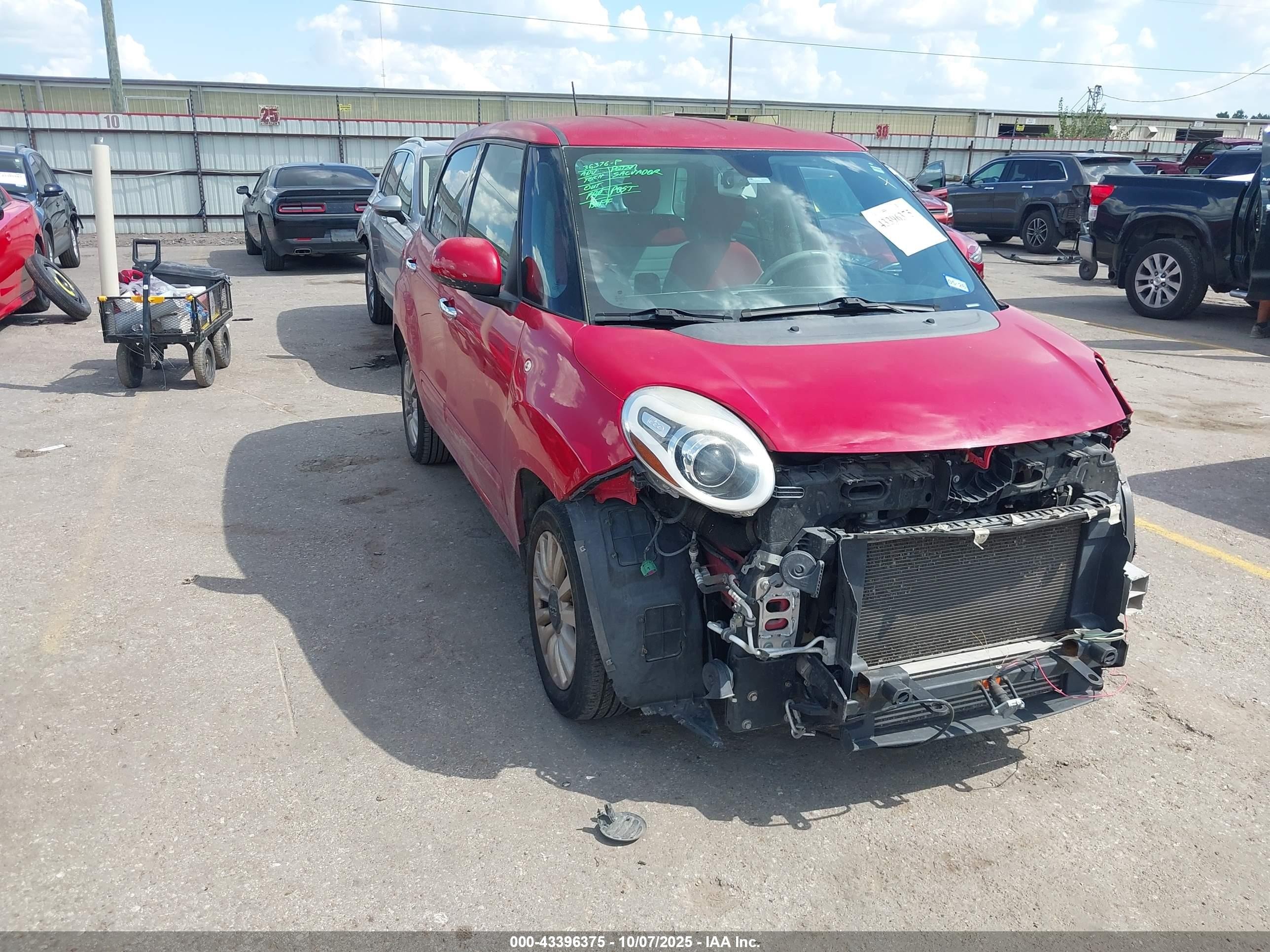 2014 FIAT 500L Easy, VIN ZFBCFABH9EZ015221 — Фото с аукциона